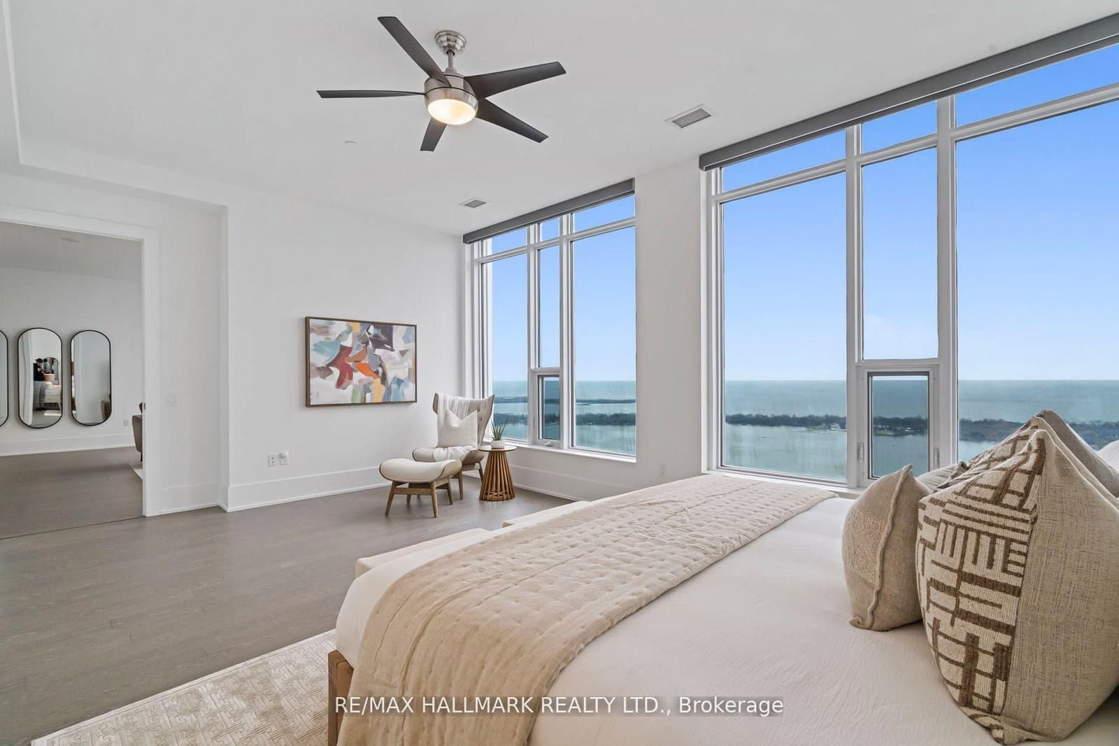 10 York Street, Unit 6805 thumbnail 24