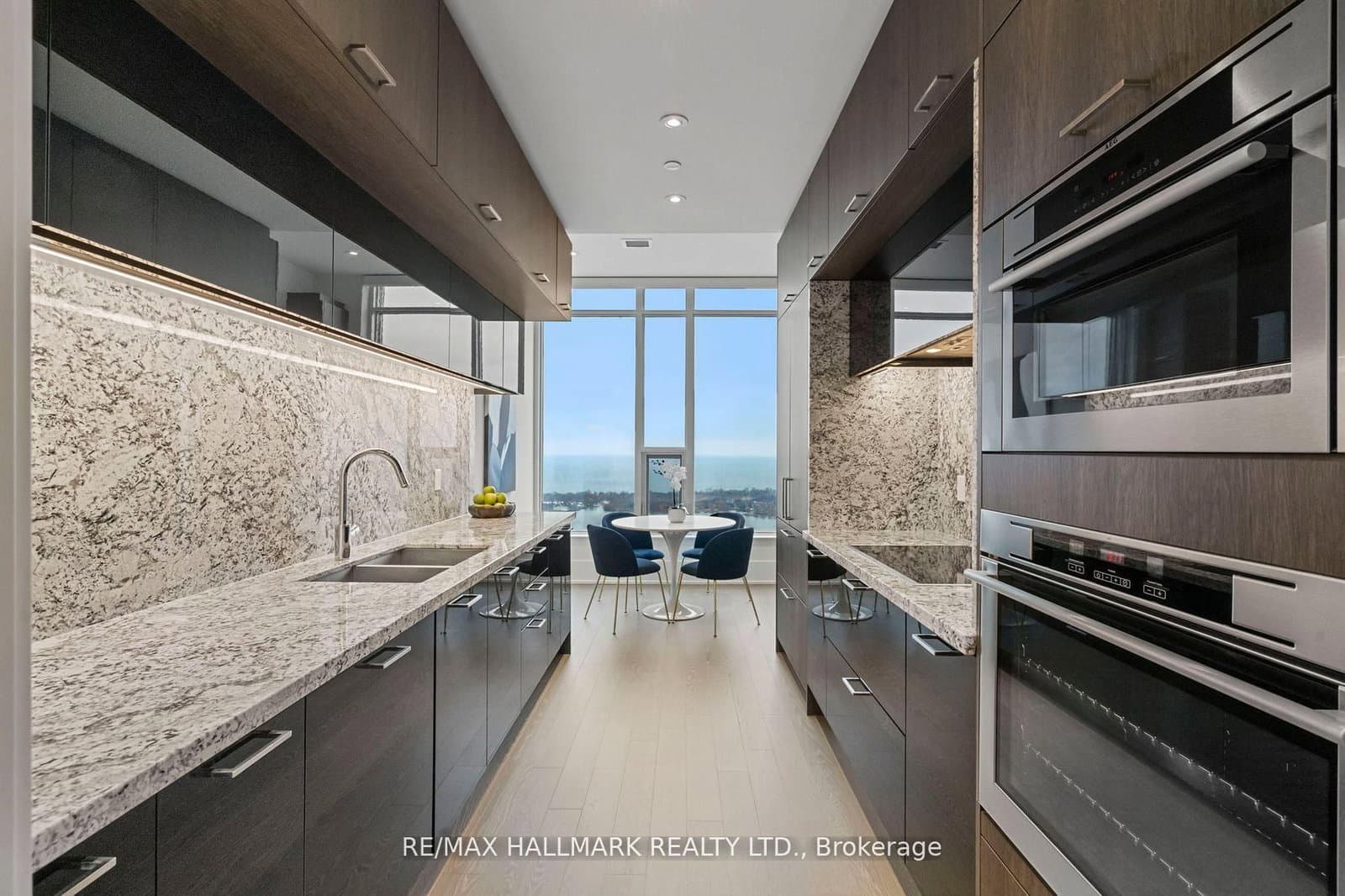 10 York Street, Unit 6805 thumbnail 31