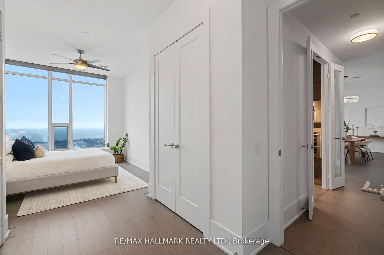 10 York Street, Unit 6805 thumbnail 32