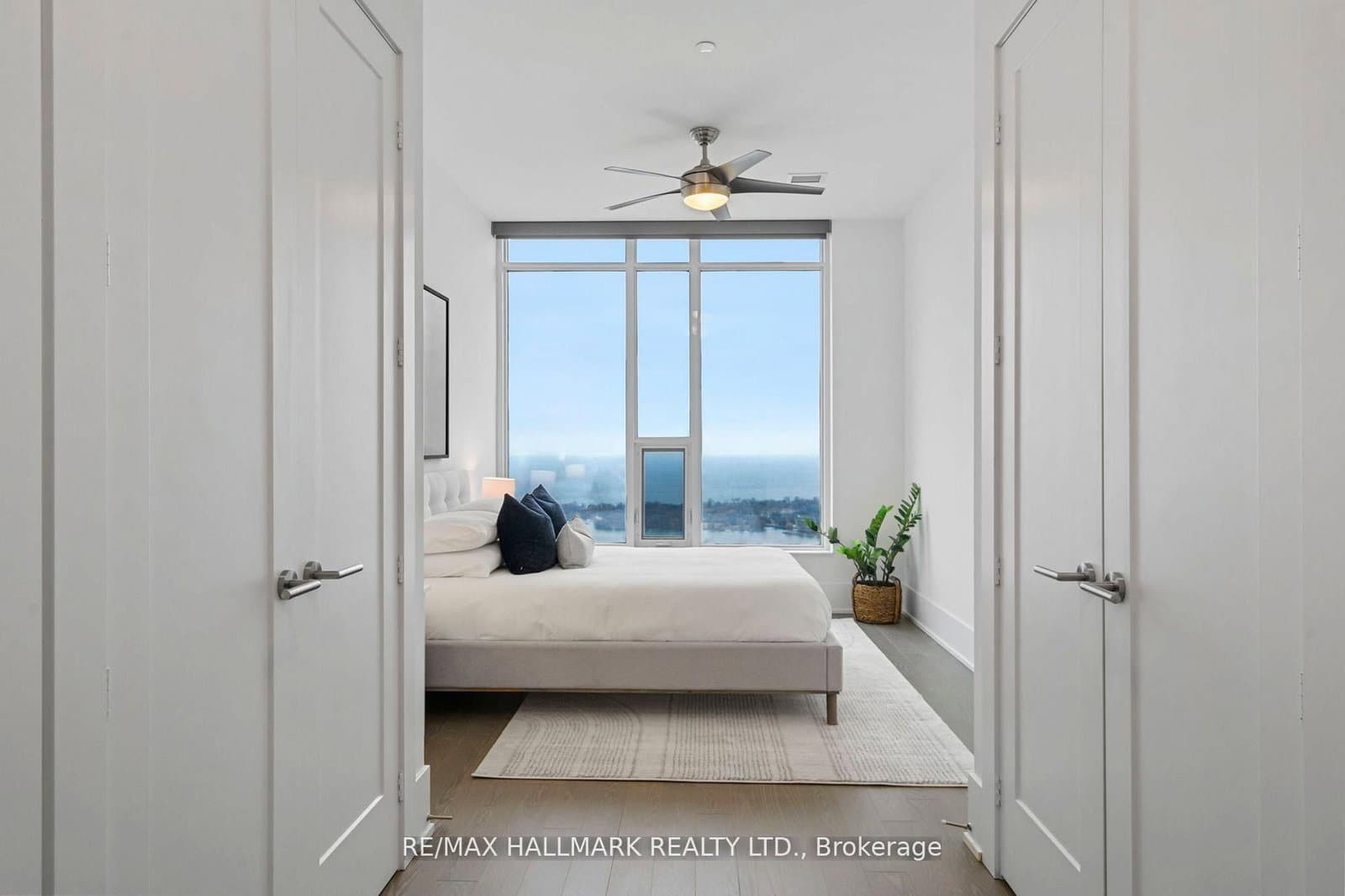 10 York Street, Unit 6805 thumbnail 34