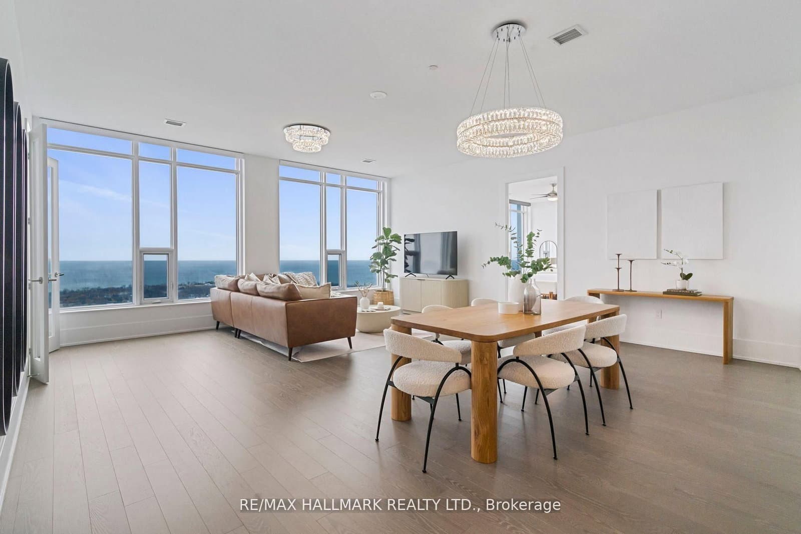 10 York Street, Unit 6805 thumbnail 6