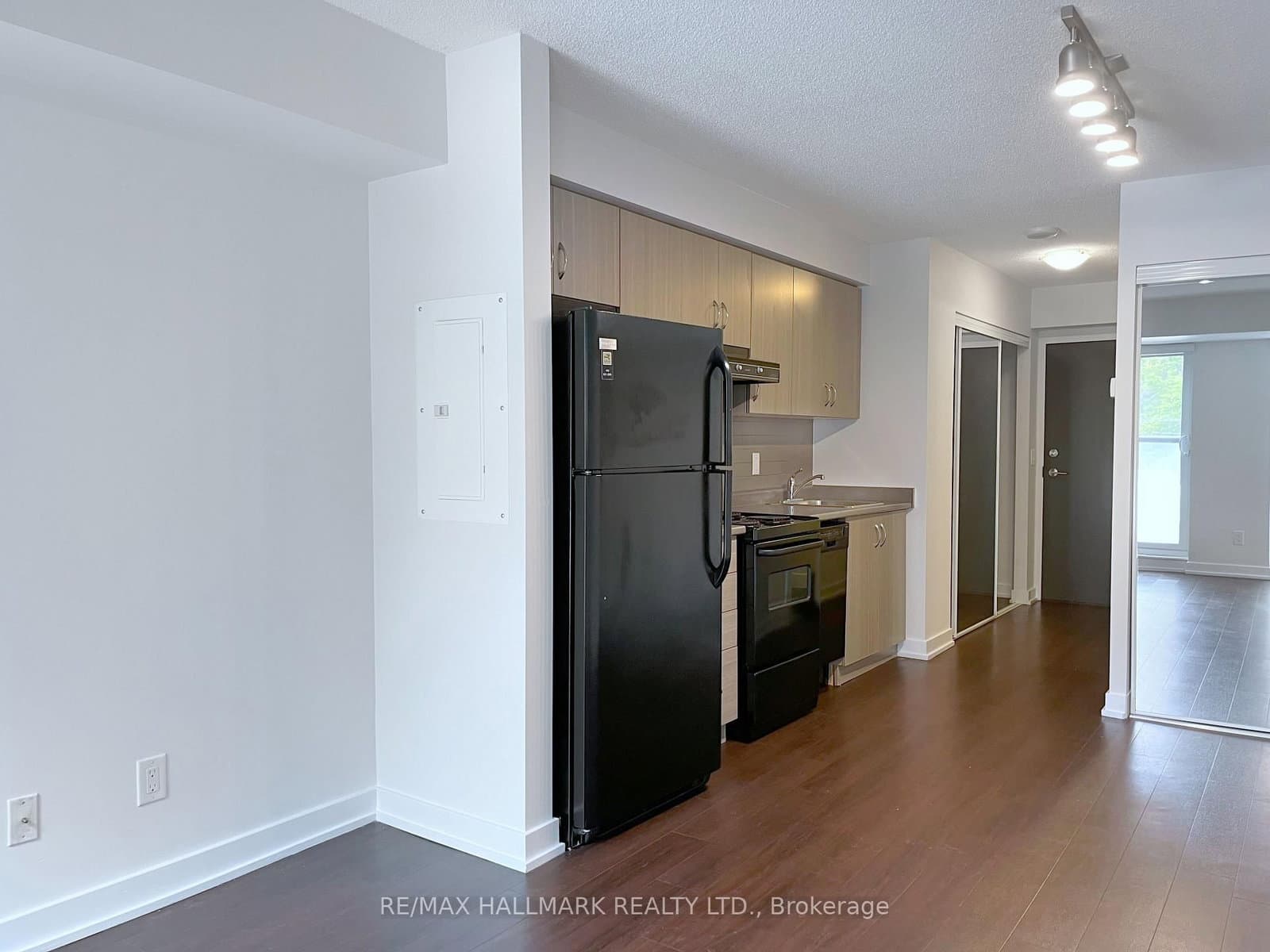 132 Berkeley Street, Unit 1007 thumbnail 7