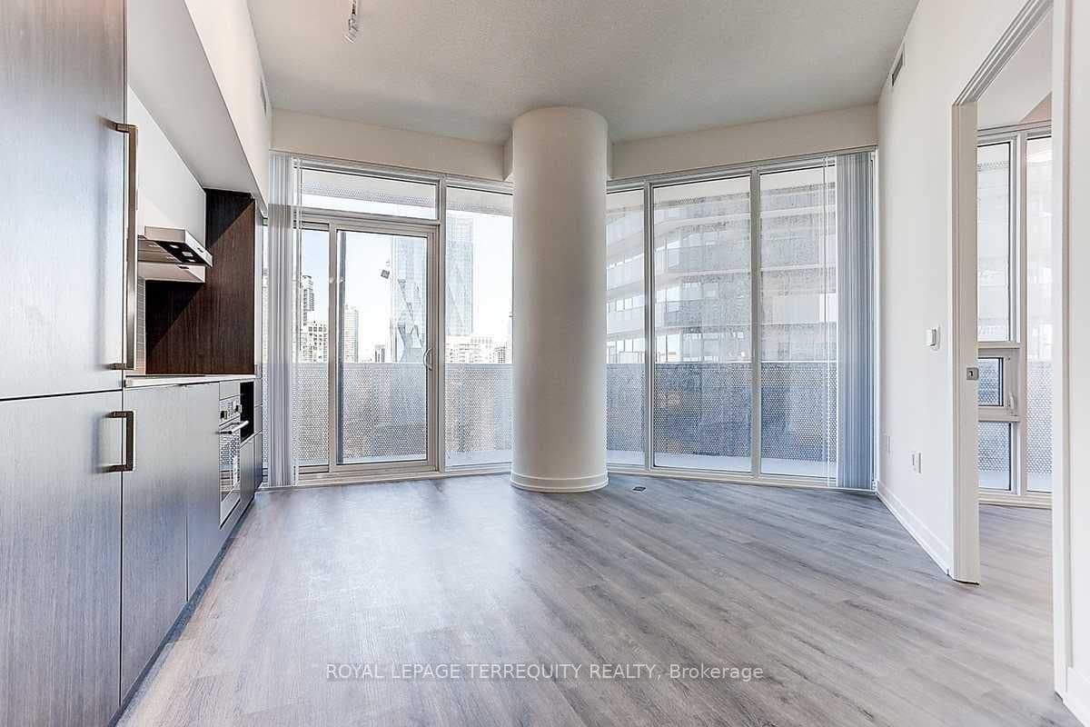 138 Downes Street, Unit 3215 thumbnail 11