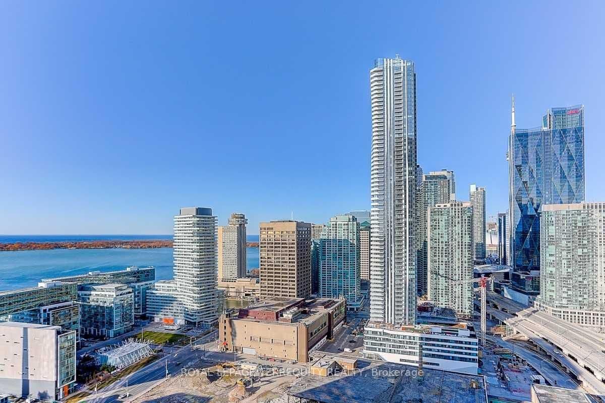 138 Downes Street, Unit 3215 thumbnail 4