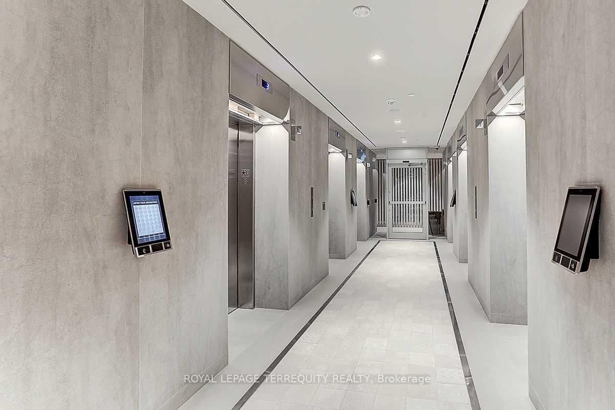 138 Downes Street, Unit 3215 thumbnail 9