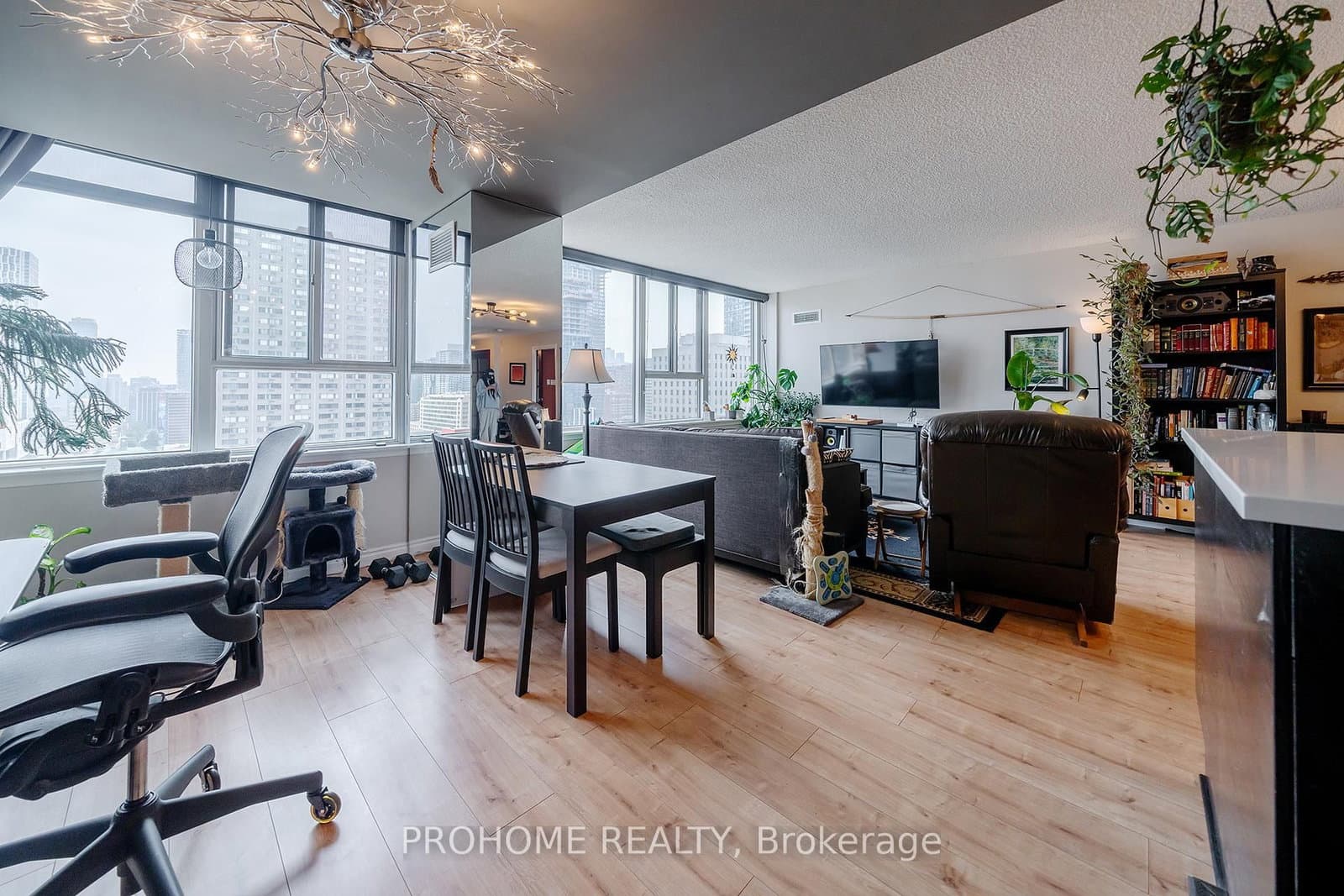 45 Carlton Street, Unit 1901 thumbnail 7
