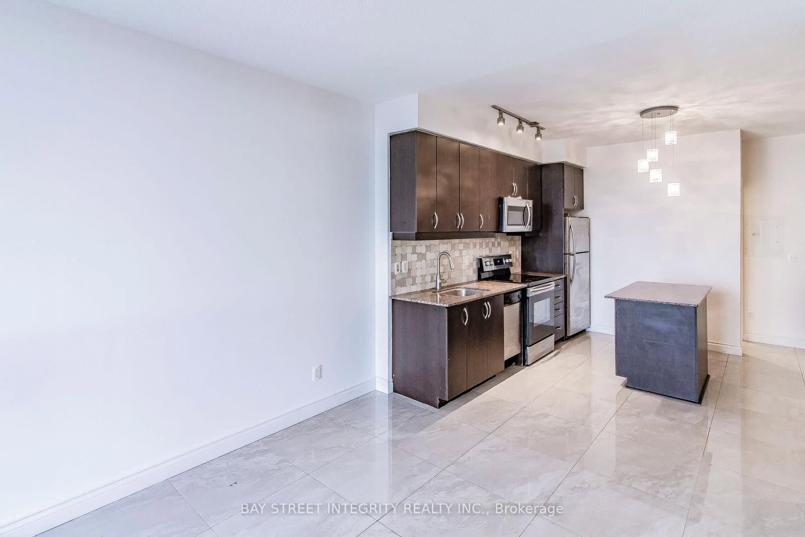 2885 Bayview Avenue, Unit 813 thumbnail 3