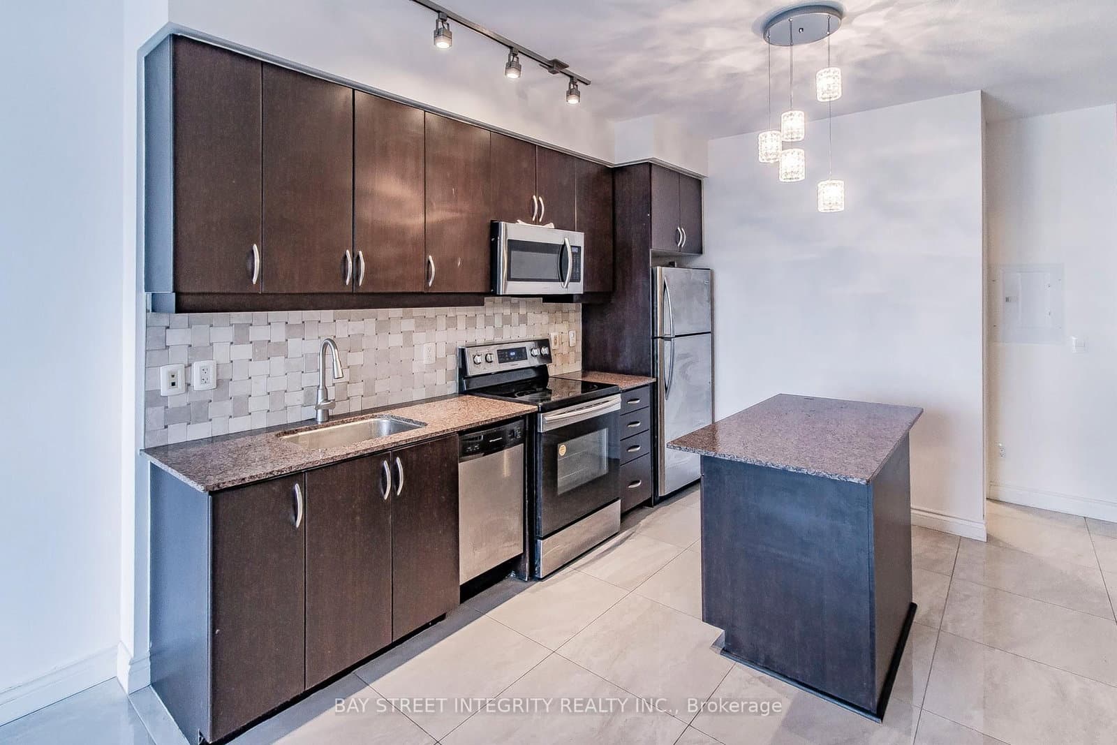 2885 Bayview Avenue, Unit 813 thumbnail 4