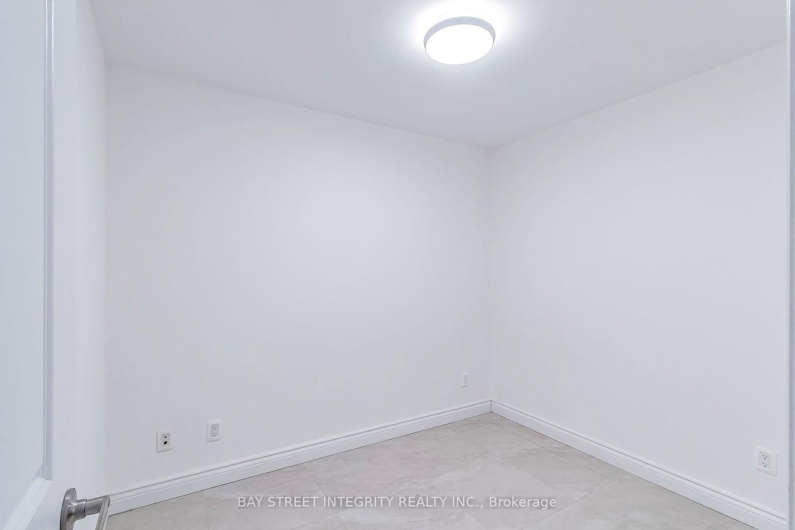 2885 Bayview Avenue, Unit 813 thumbnail 8