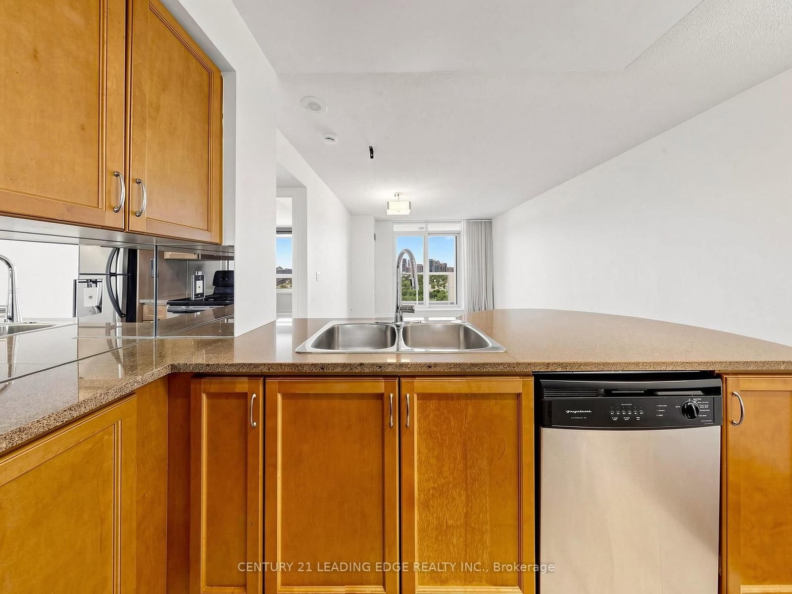 18 Kenaston Garden, Unit 1601 thumbnail 11