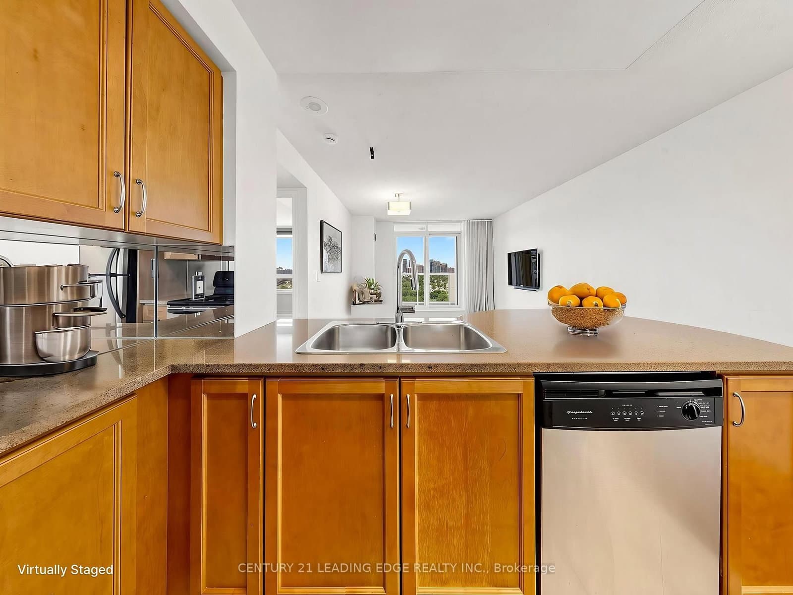 18 Kenaston Garden, Unit 1601 thumbnail 12