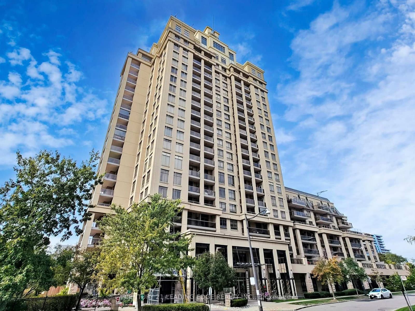 18 Kenaston Garden, Unit 1601 thumbnail 2
