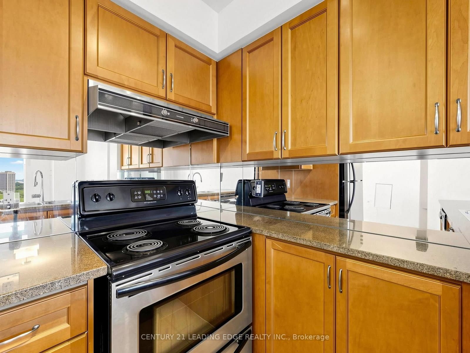 18 Kenaston Garden, Unit 1601 thumbnail 9