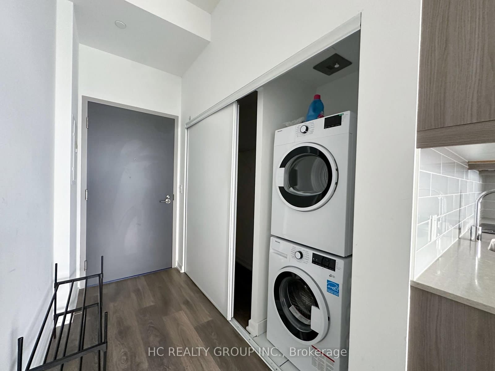 36 Forest Manor Road, Unit 203 thumbnail 3