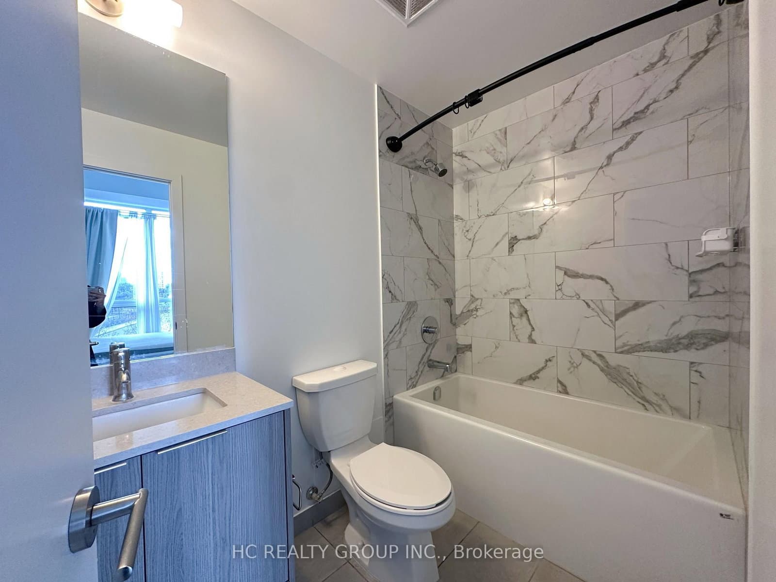 36 Forest Manor Road, Unit 203 thumbnail 5