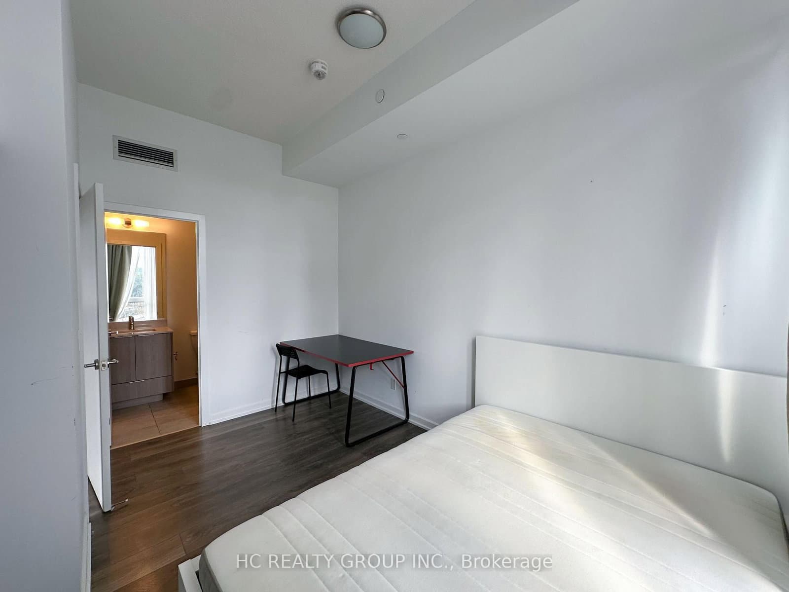 36 Forest Manor Road, Unit 203 thumbnail 7
