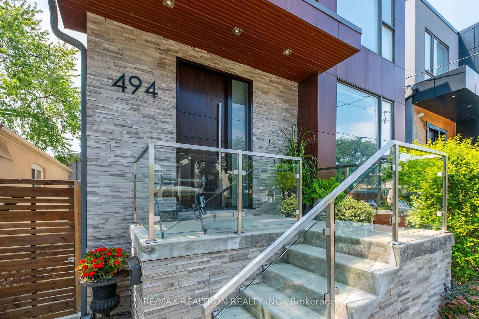 494 Atlas Avenue thumbnail 2