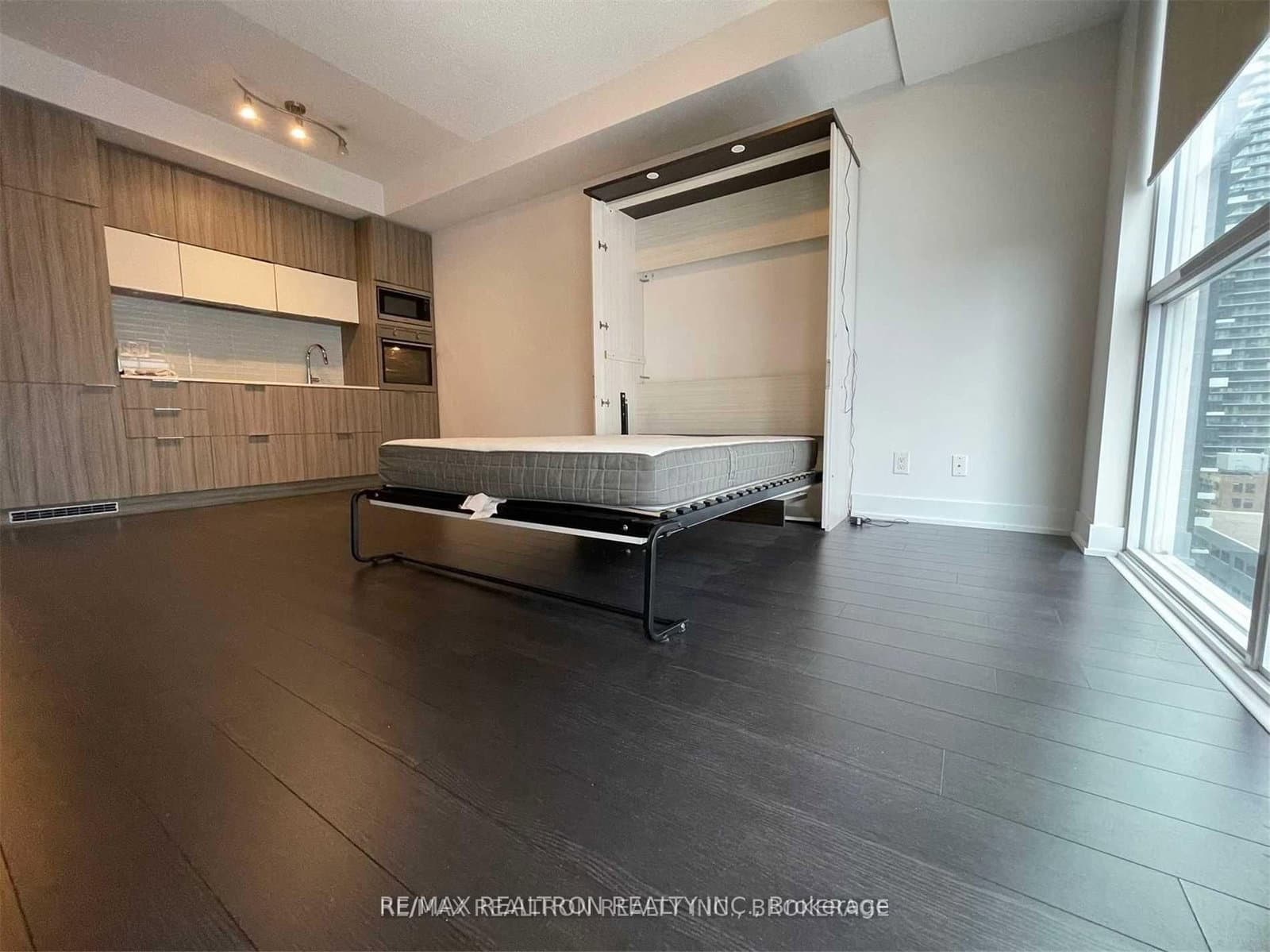 318 Richmond Street, Unit 1710 thumbnail 3