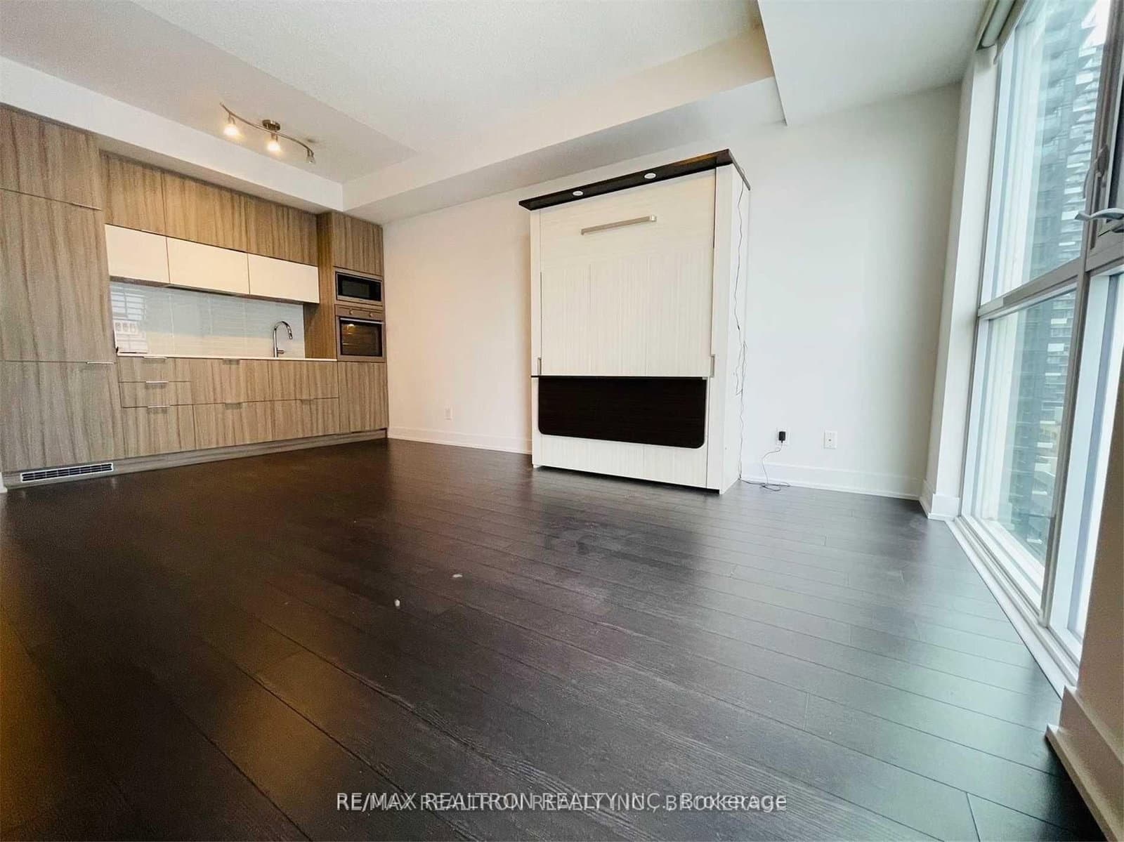 318 Richmond Street, Unit 1710 thumbnail 4