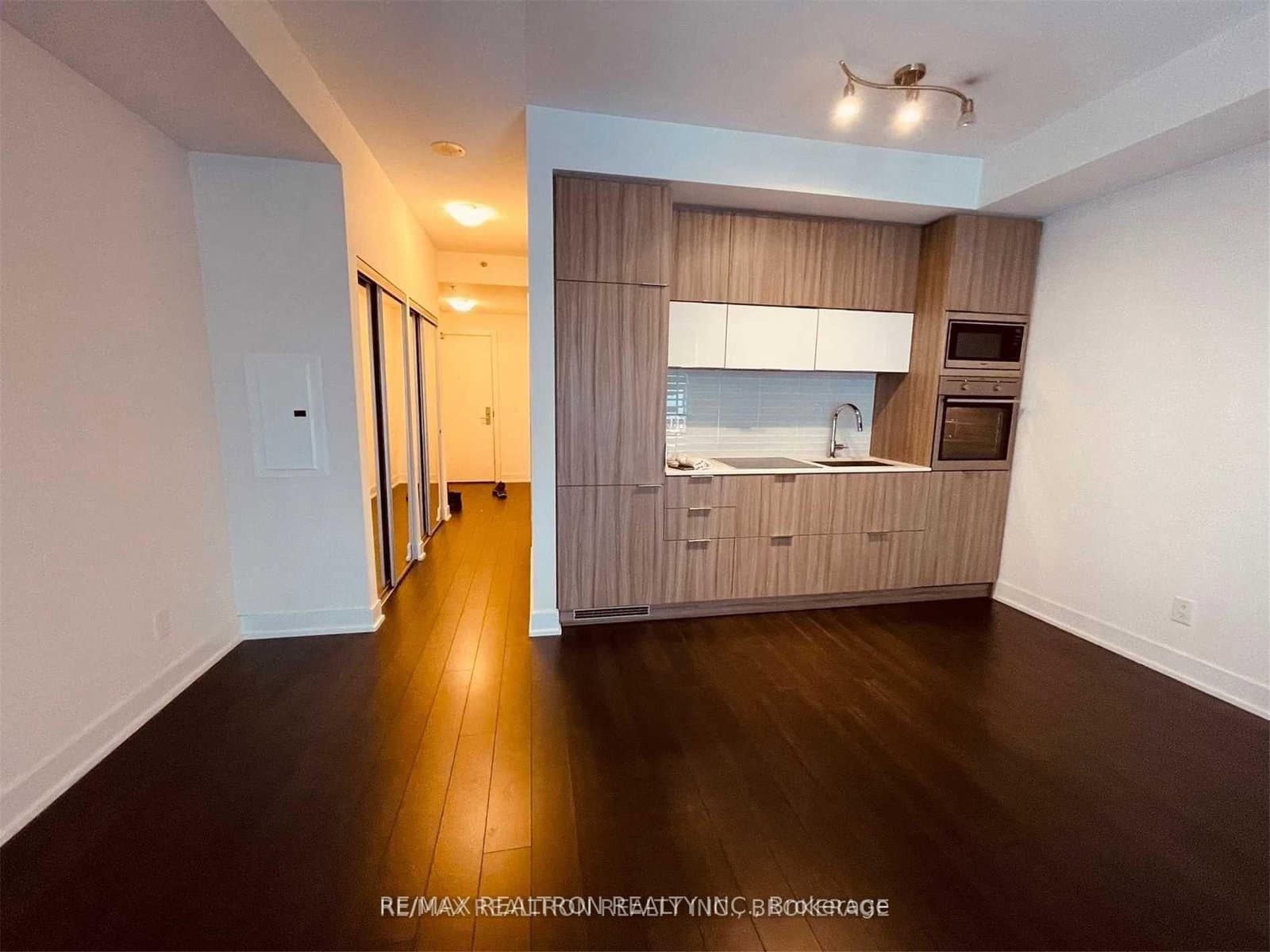 318 Richmond Street, Unit 1710 thumbnail 5