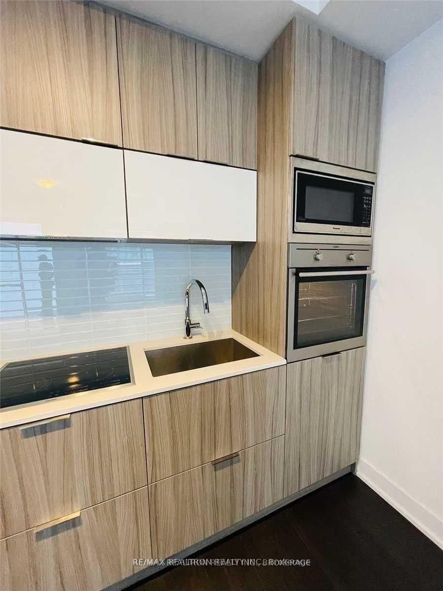 318 Richmond Street, Unit 1710 thumbnail 6