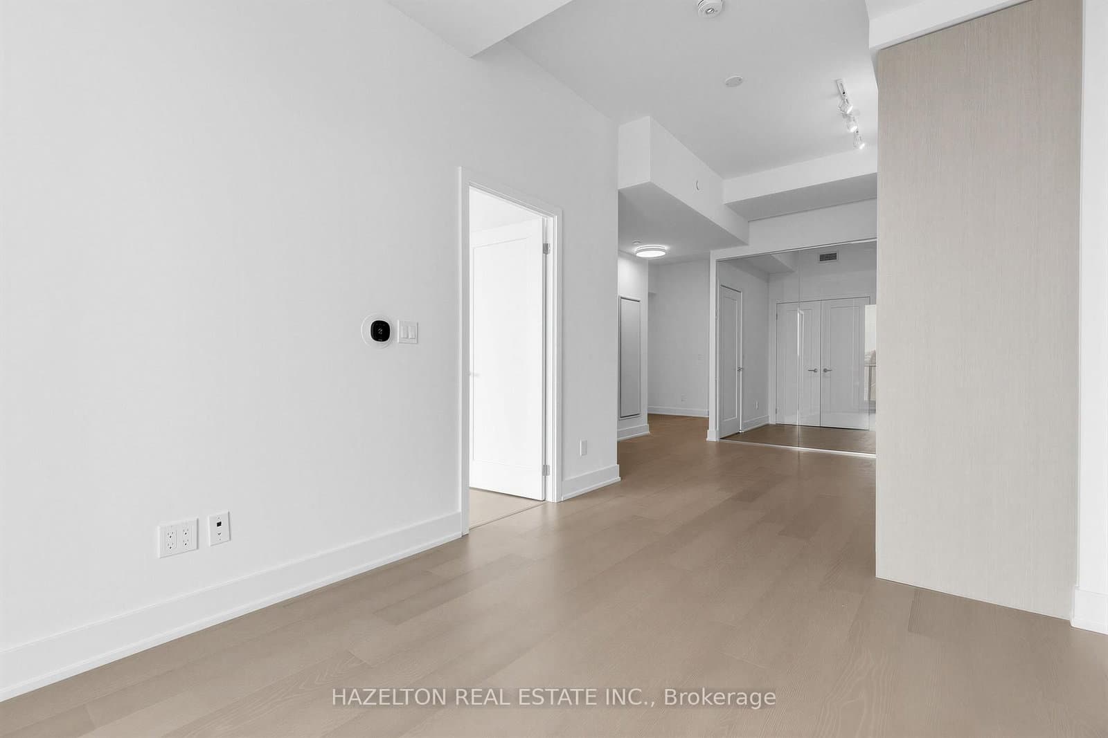 8 Manor Road W, Unit 705 thumbnail 10