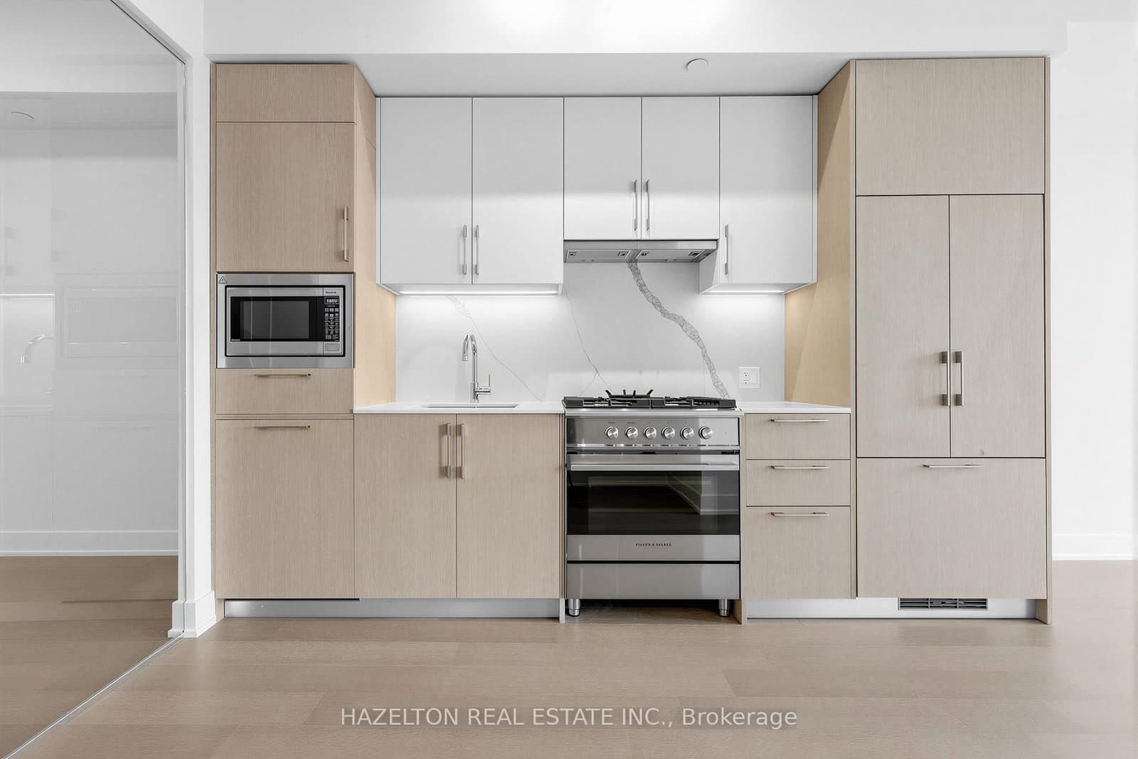 8 Manor Road W, Unit 705 thumbnail 3