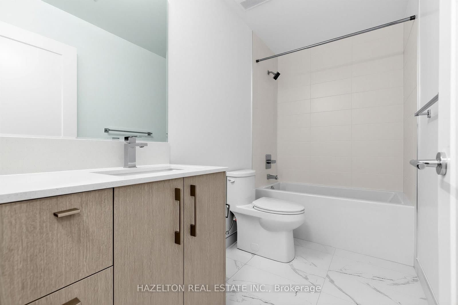 8 Manor Road W, Unit 705 thumbnail 6