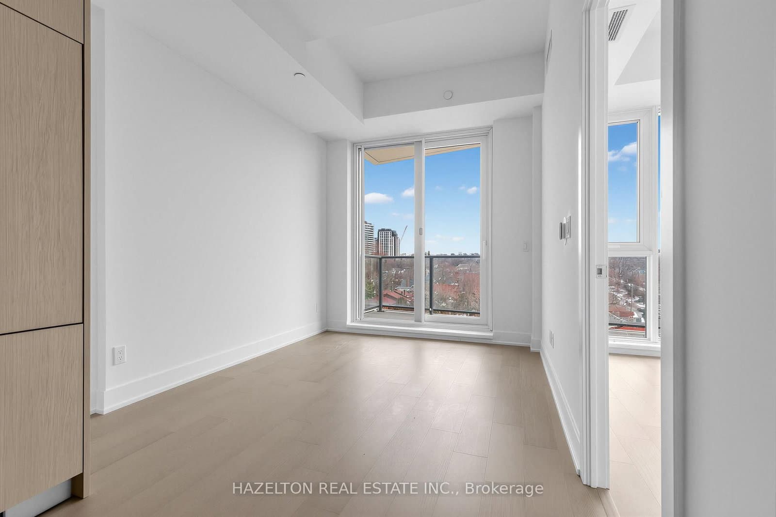 8 Manor Road W, Unit 705 thumbnail 9