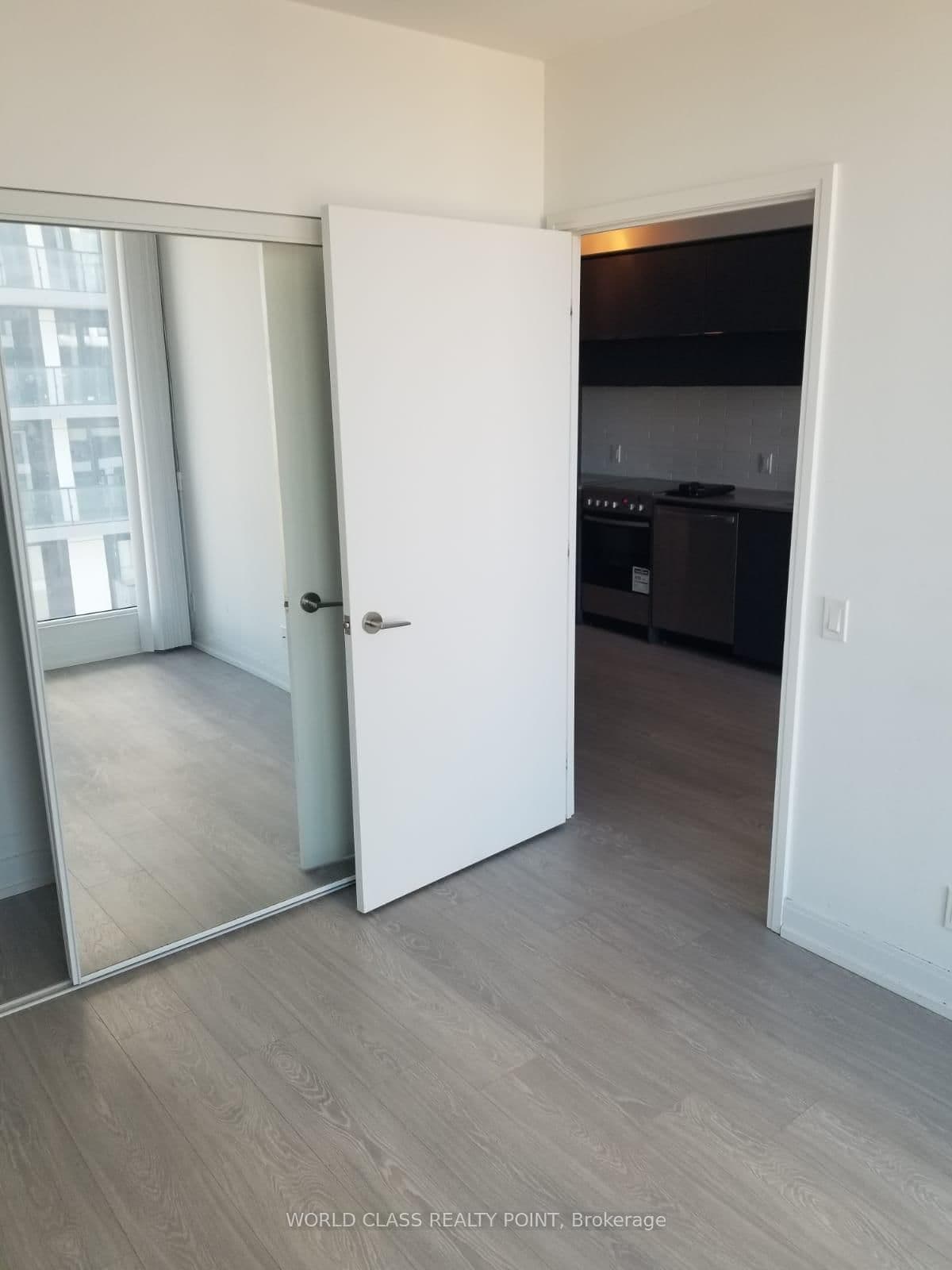 181 Dundas Street E, Unit 4702 thumbnail 6