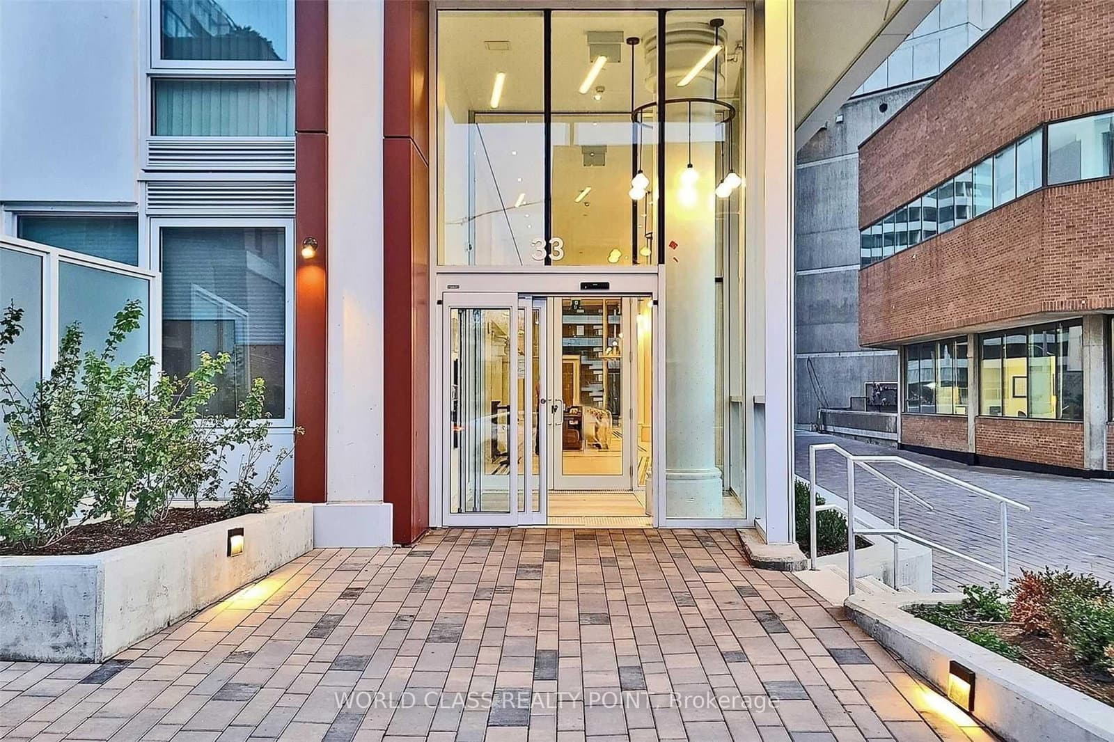 33 Helendale Avenue, Unit 1404 thumbnail 15