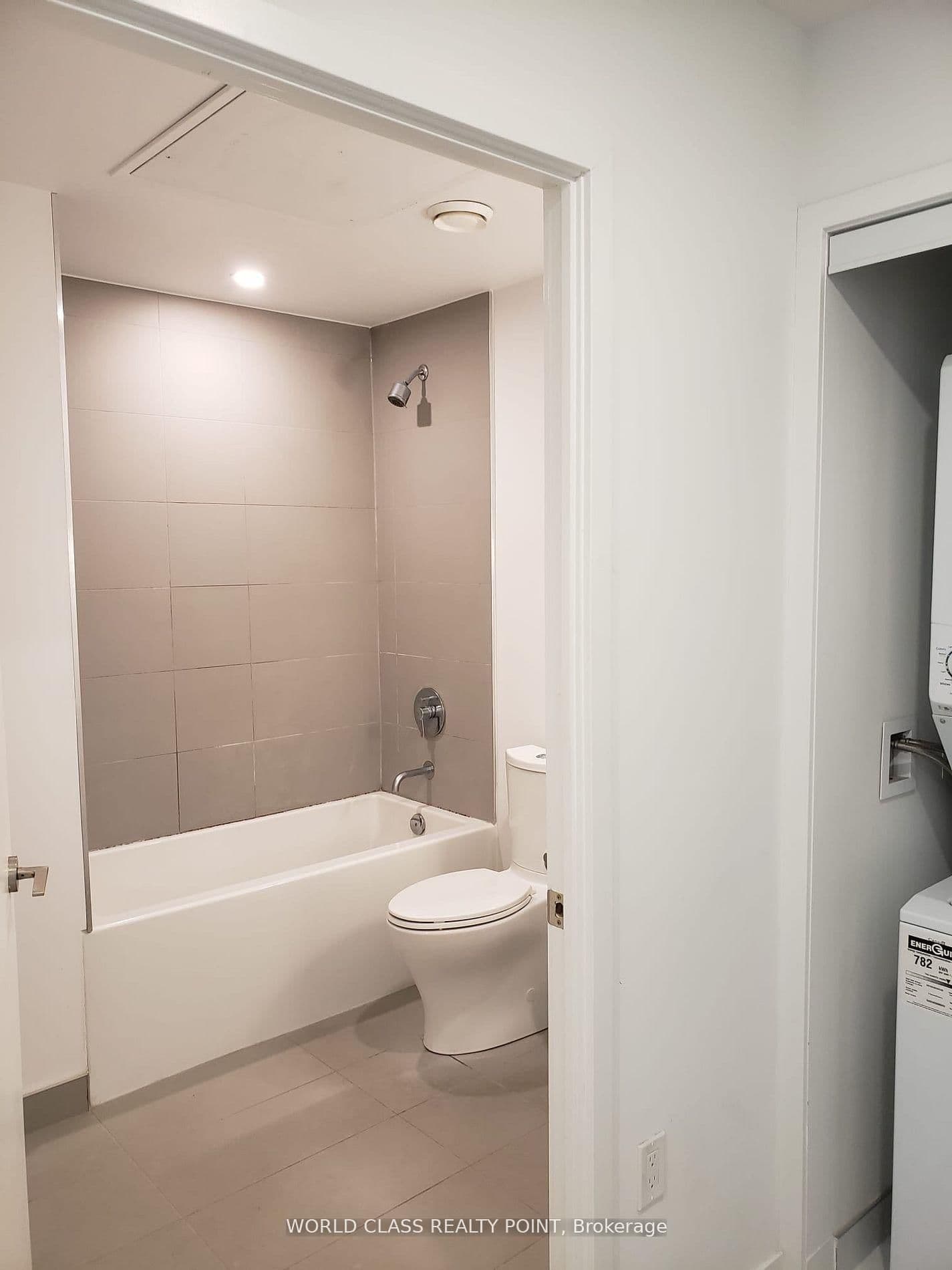 33 Helendale Avenue, Unit 1404 thumbnail 7