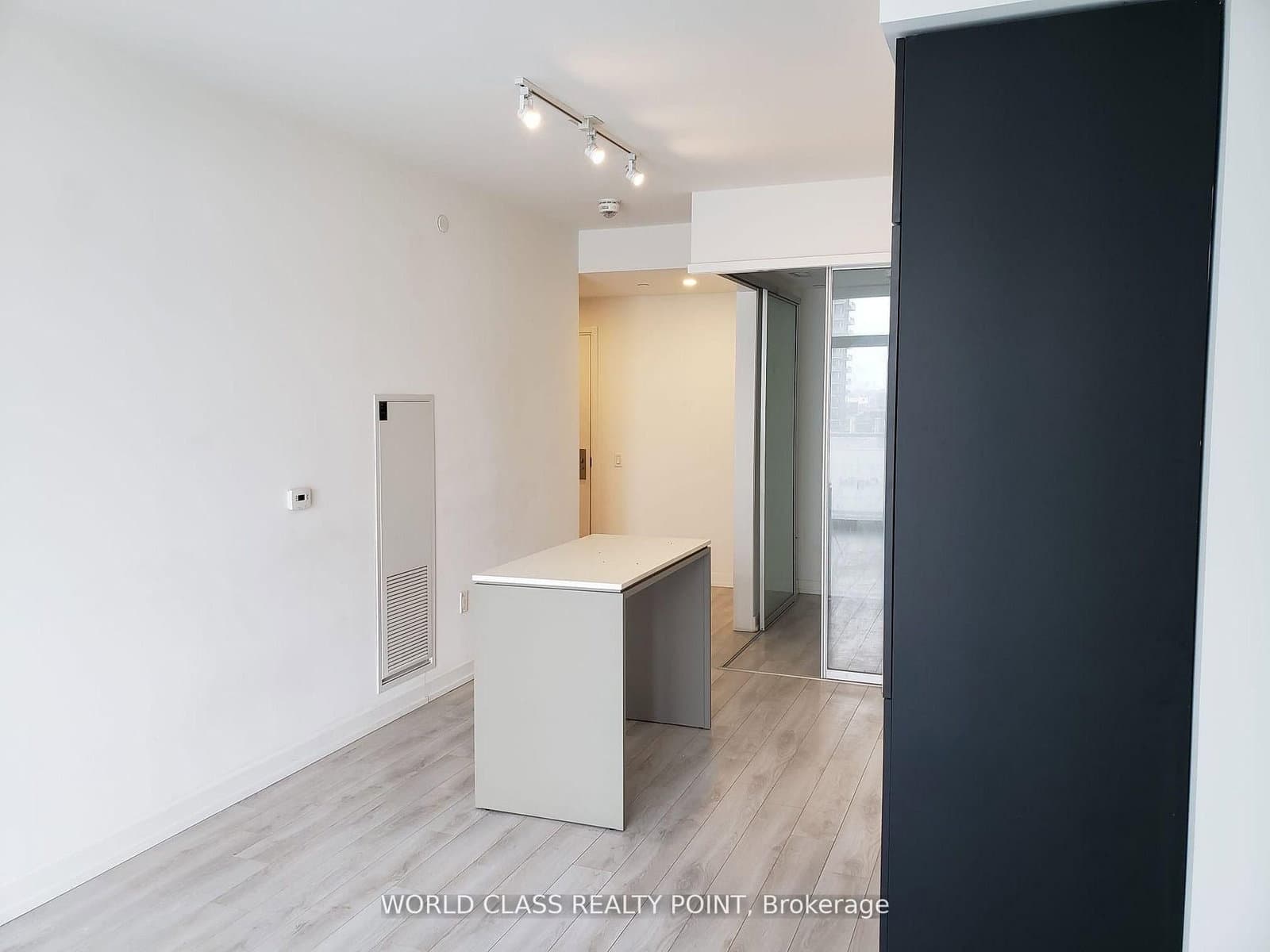 33 Helendale Avenue, Unit 1404 thumbnail 9