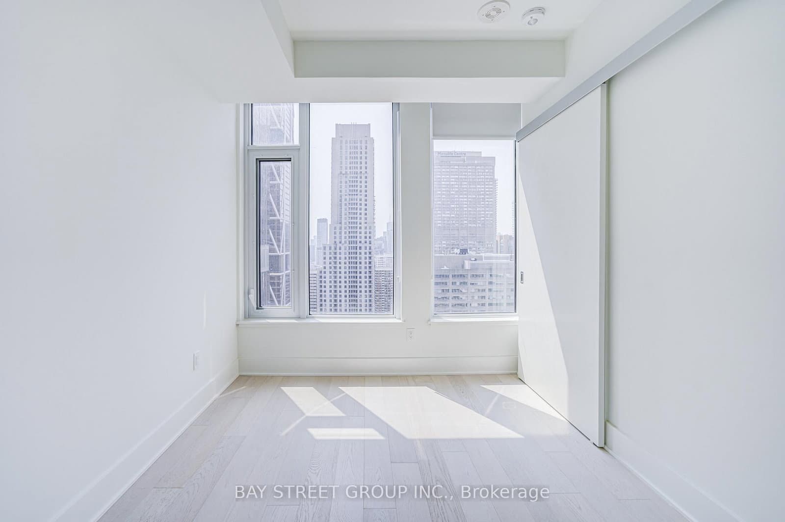11 Yorkville Avenue, Unit 2312 thumbnail 34
