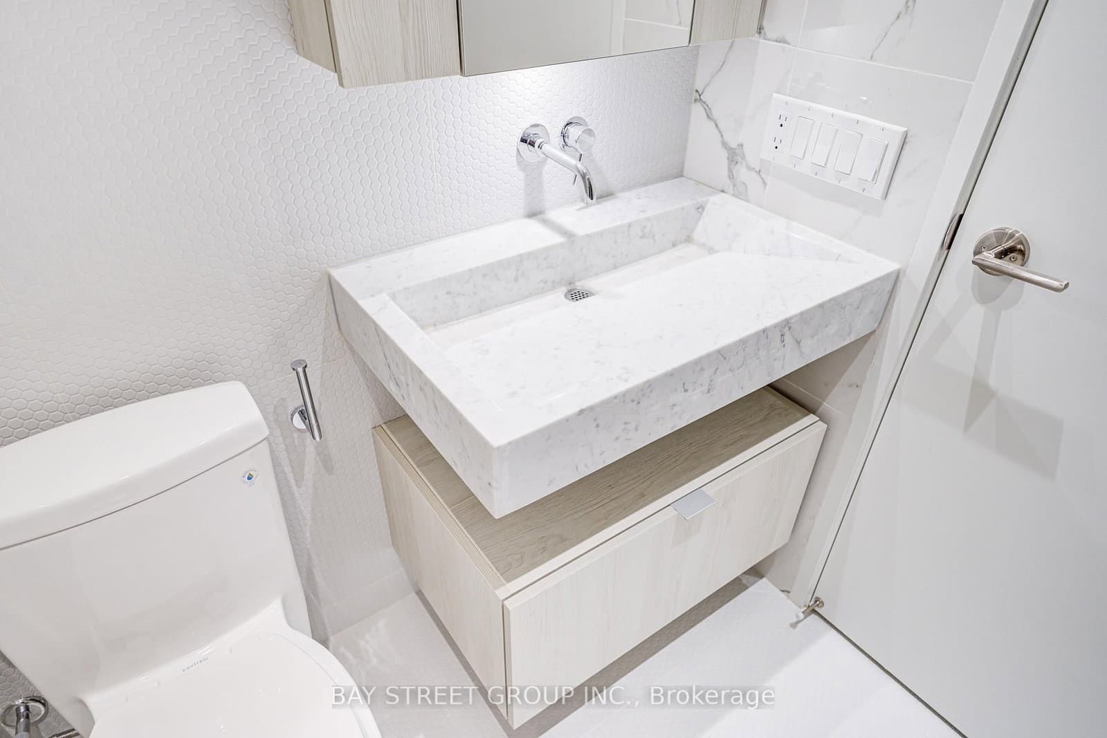 11 Yorkville Avenue, Unit 2312 thumbnail 8