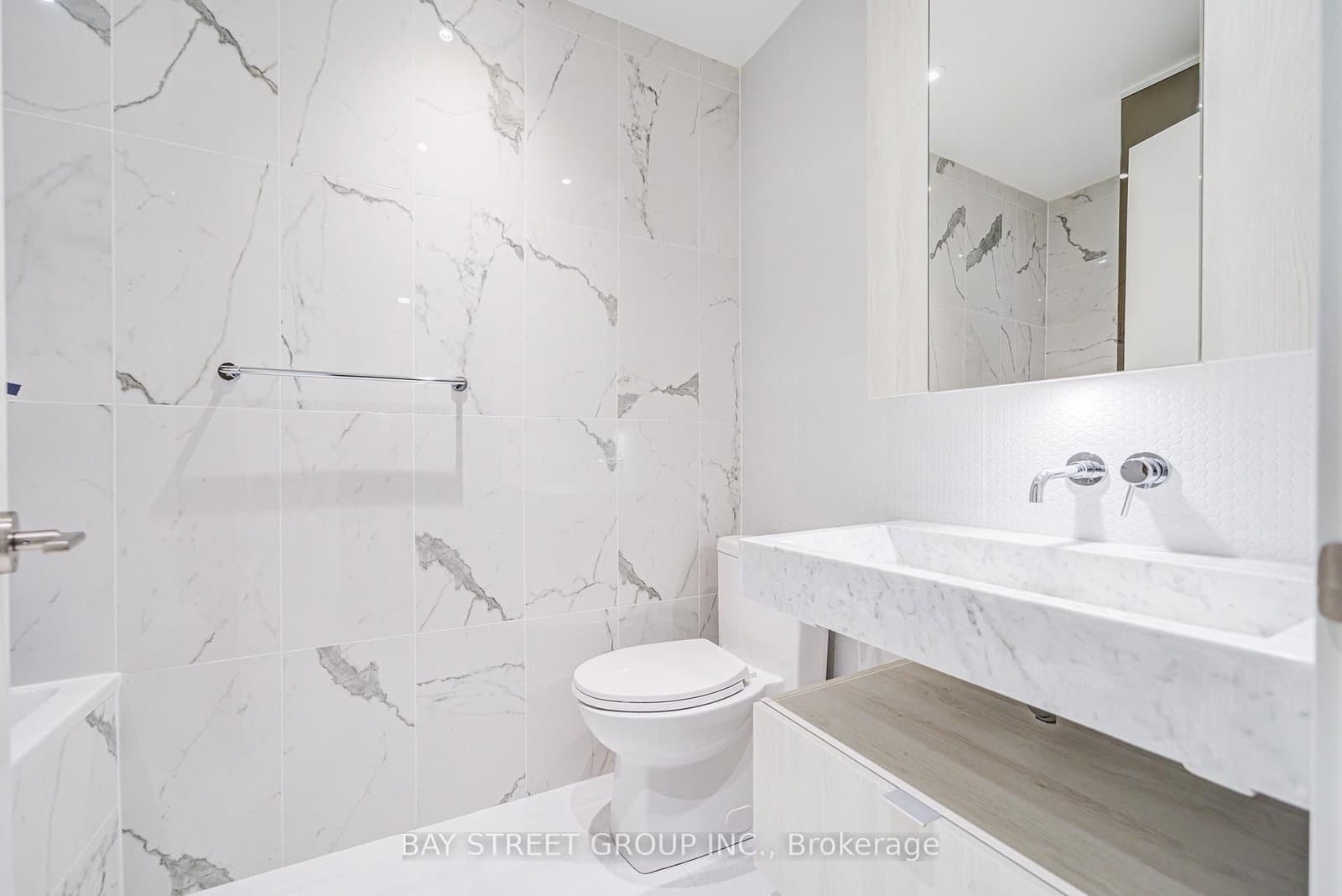 11 Yorkville Avenue, Unit 2312 thumbnail 9