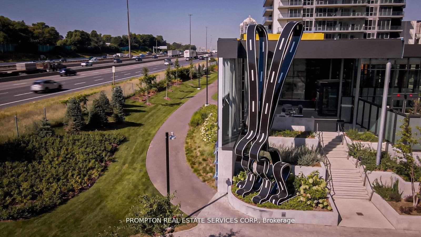 85 McMahon Drive, Unit 2015 thumbnail 10
