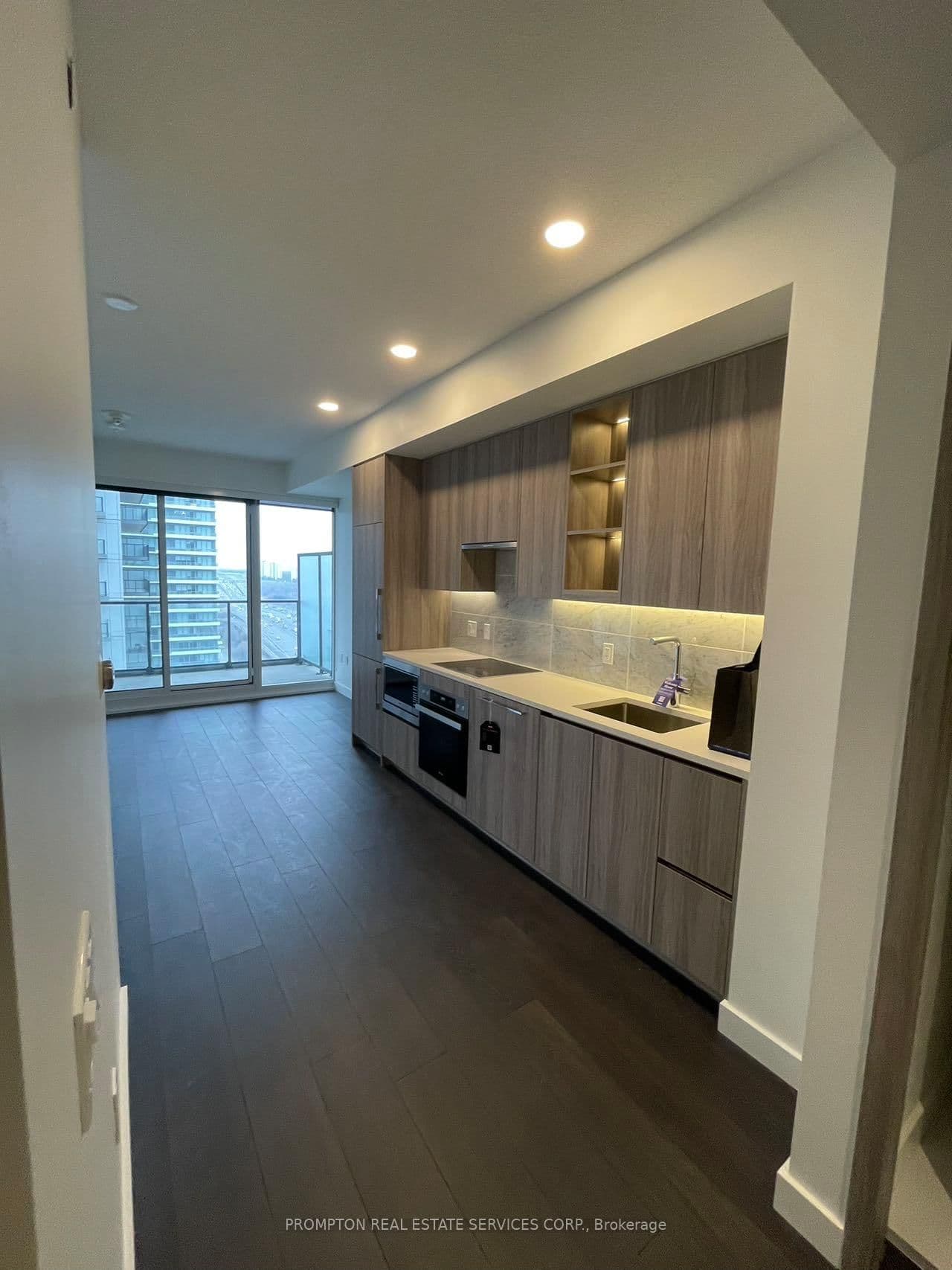 85 McMahon Drive, Unit 2015 thumbnail 13