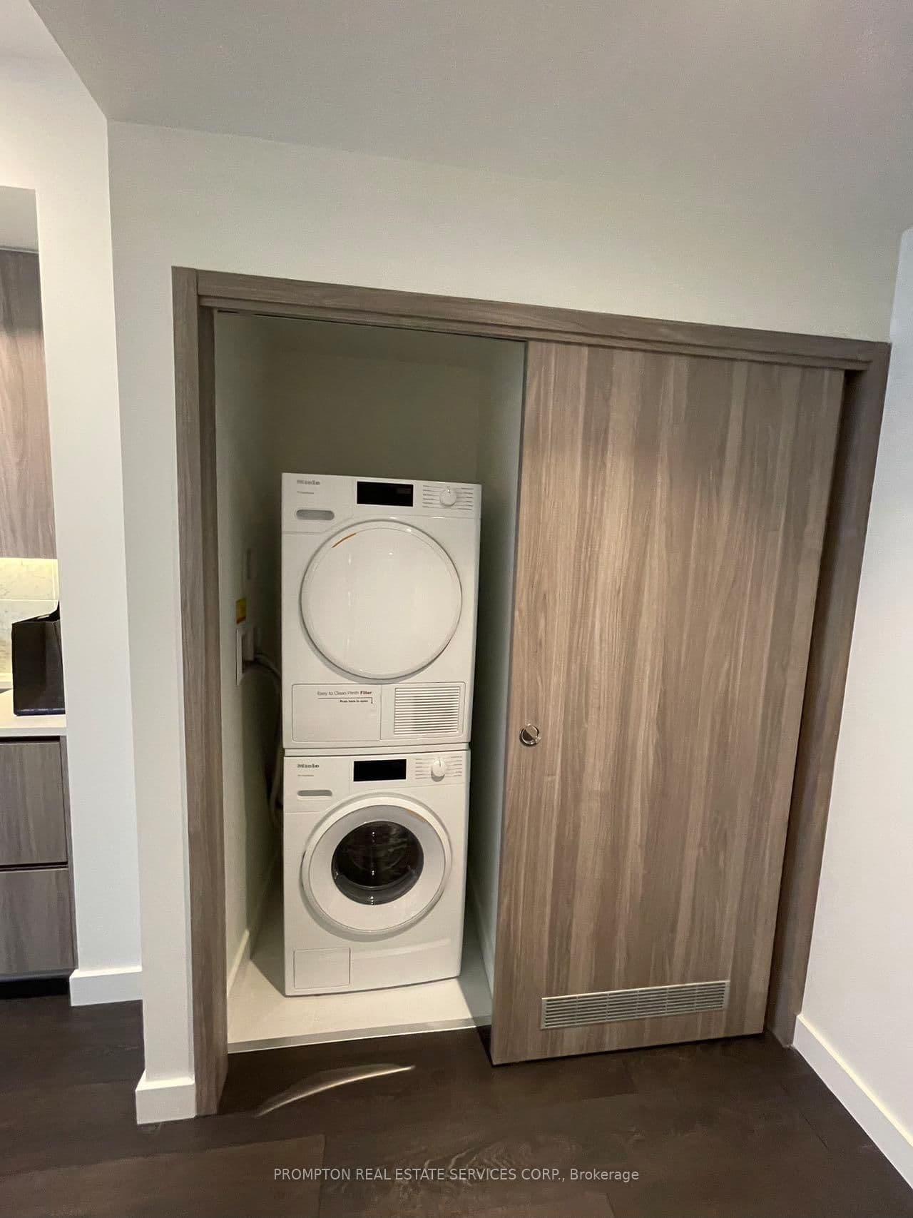 85 McMahon Drive, Unit 2015 thumbnail 14