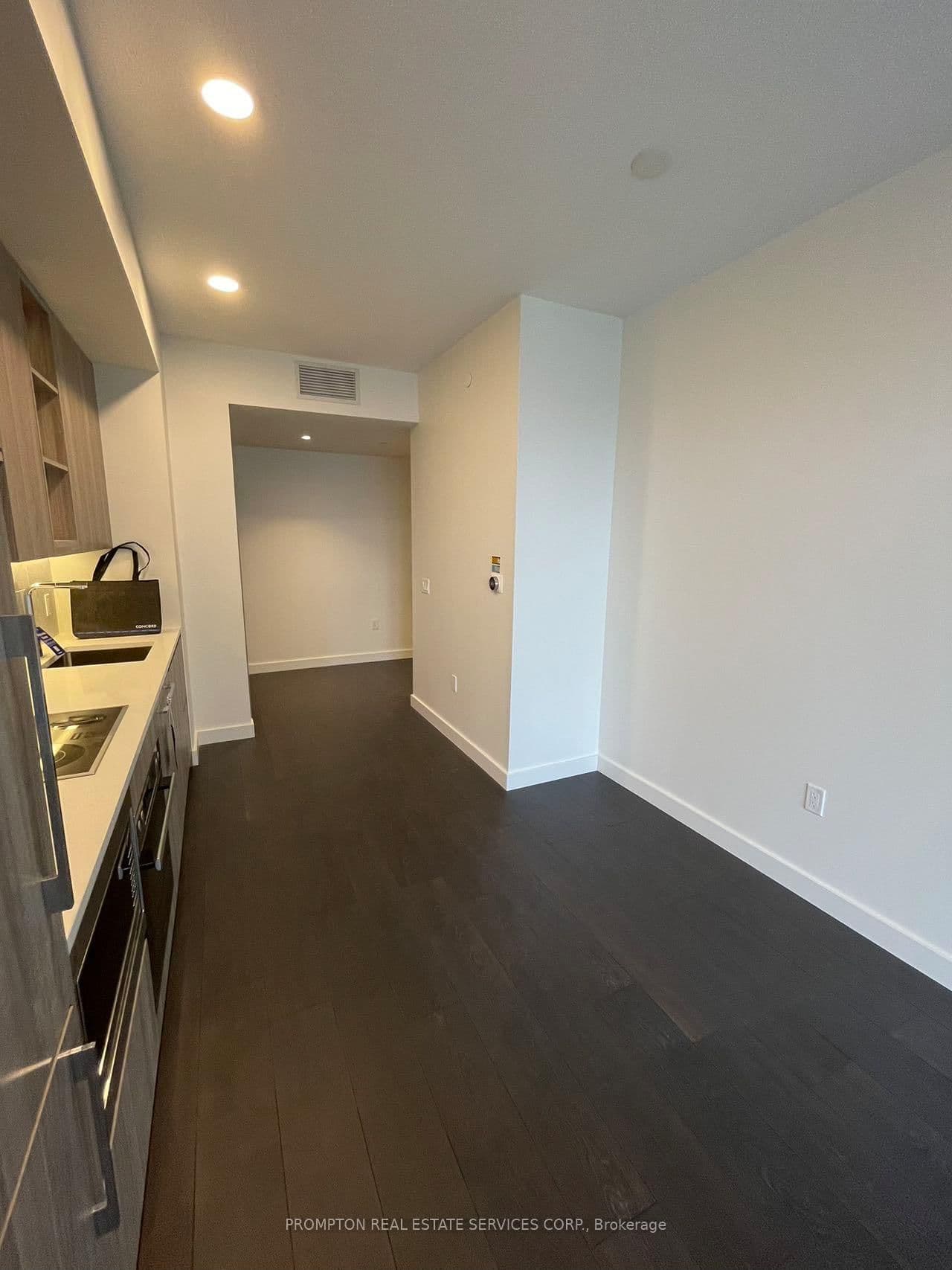 85 McMahon Drive, Unit 2015 thumbnail 16