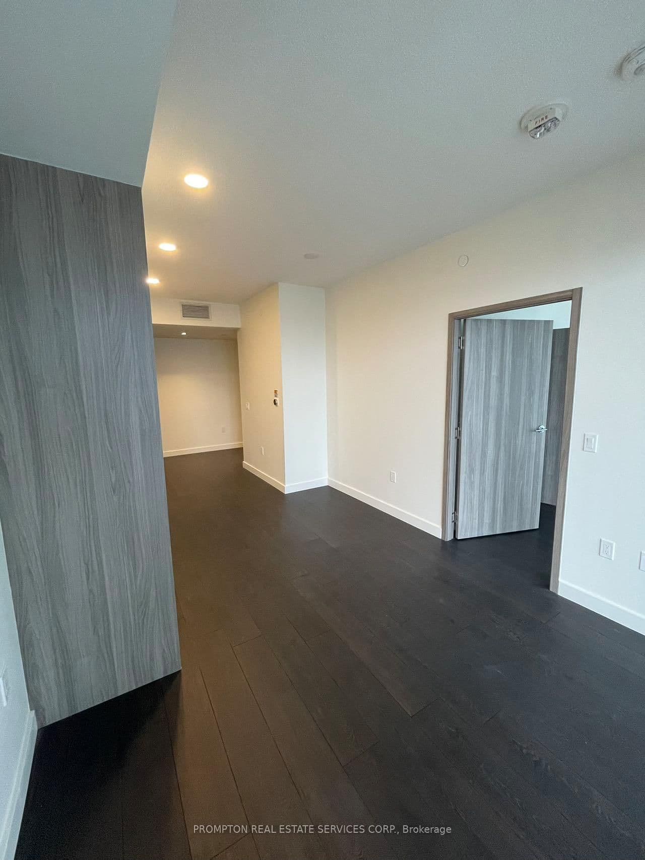 85 McMahon Drive, Unit 2015 thumbnail 17
