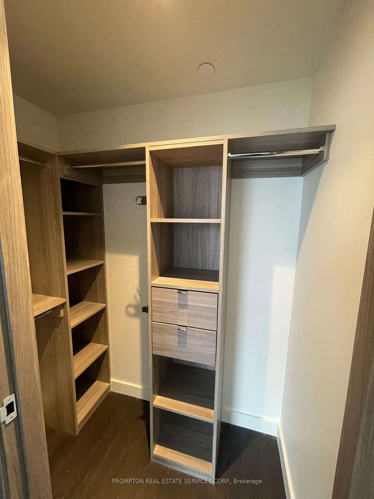 85 McMahon Drive, Unit 2015 thumbnail 18
