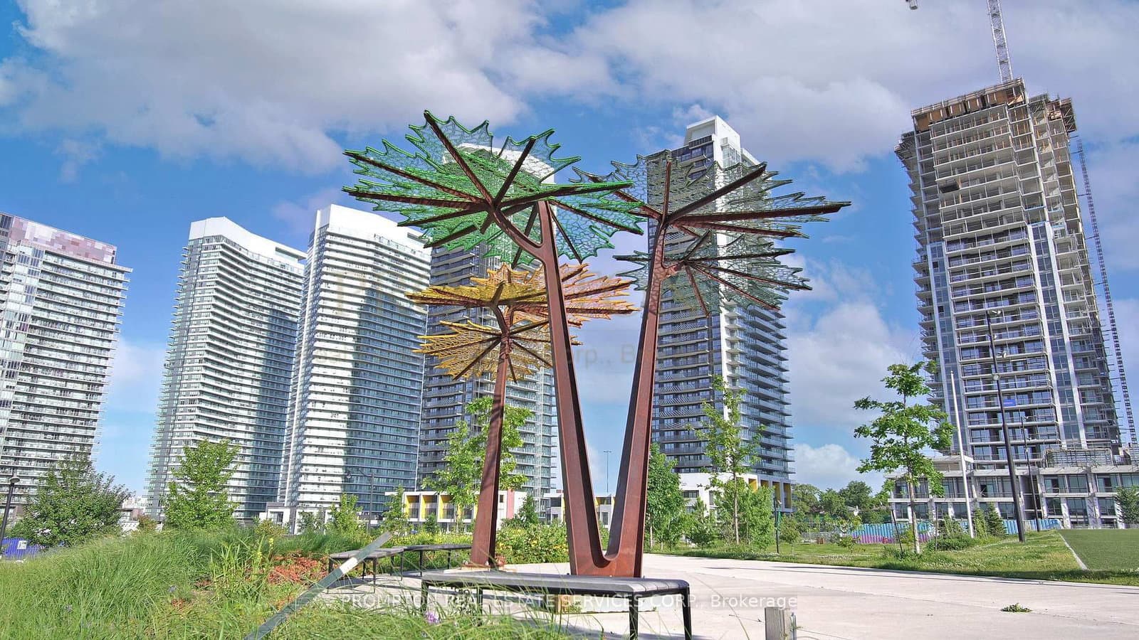 85 McMahon Drive, Unit 2015 thumbnail 2