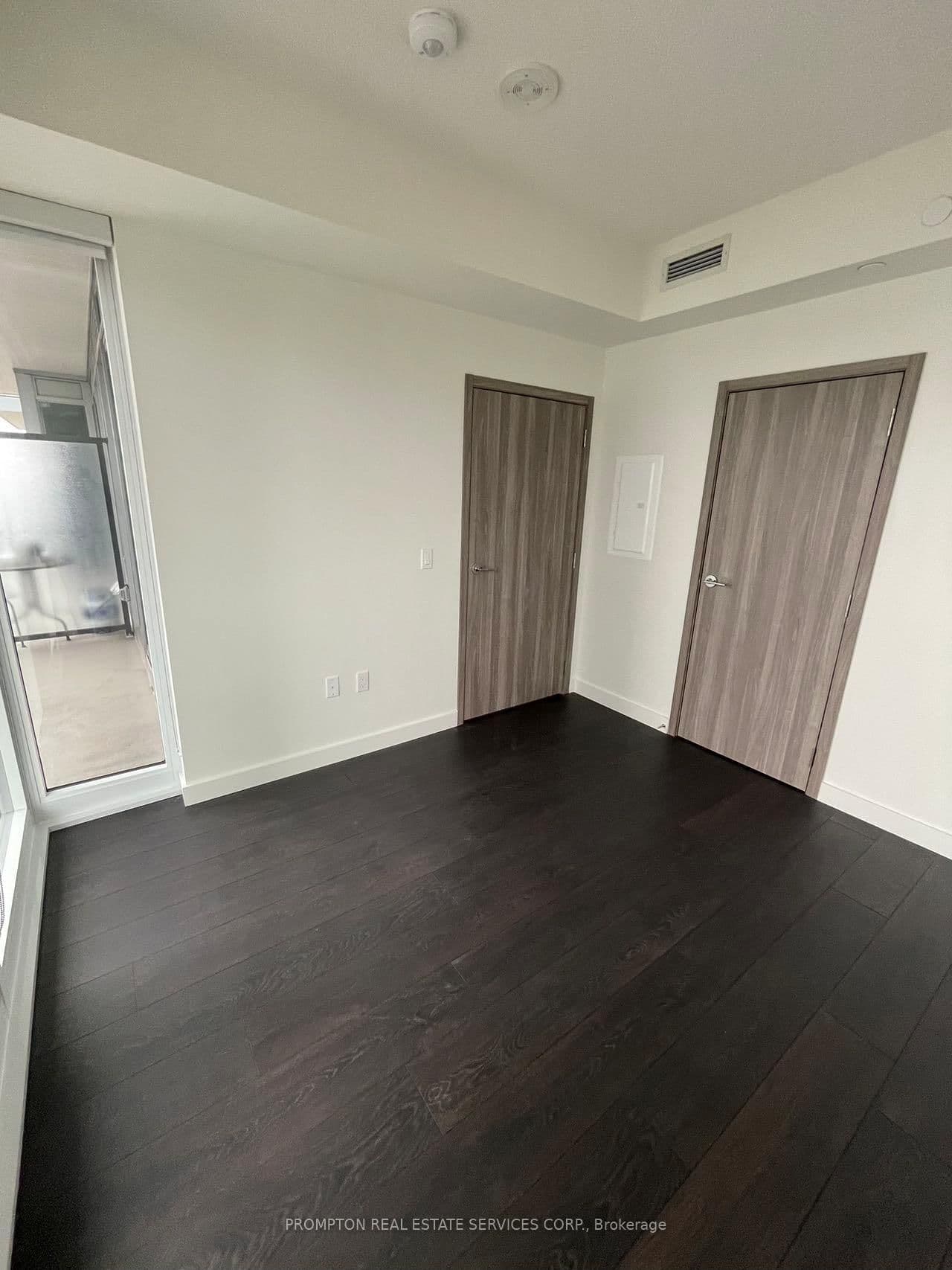 85 McMahon Drive, Unit 2015 thumbnail 20