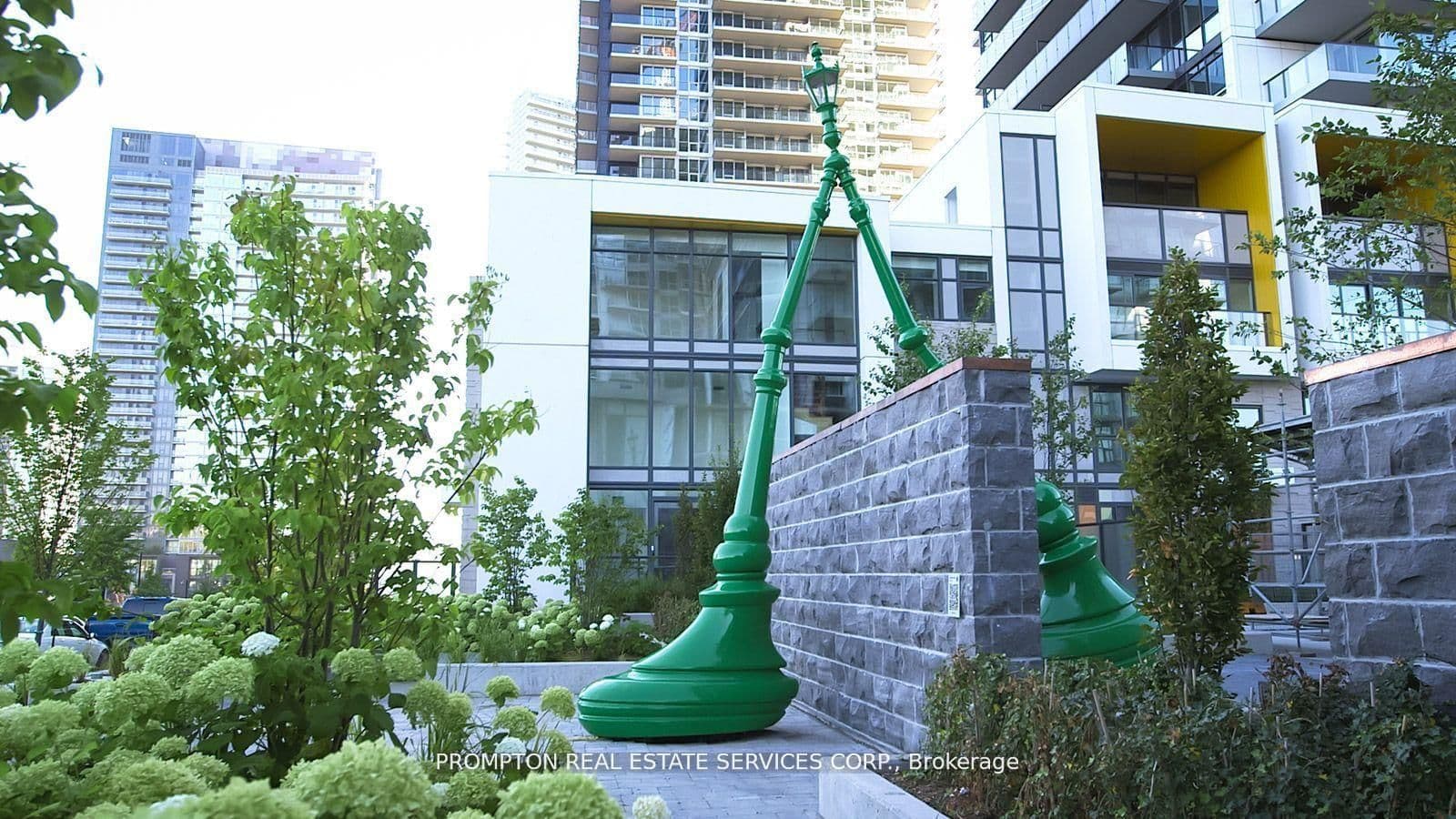 85 McMahon Drive, Unit 2015 thumbnail 7