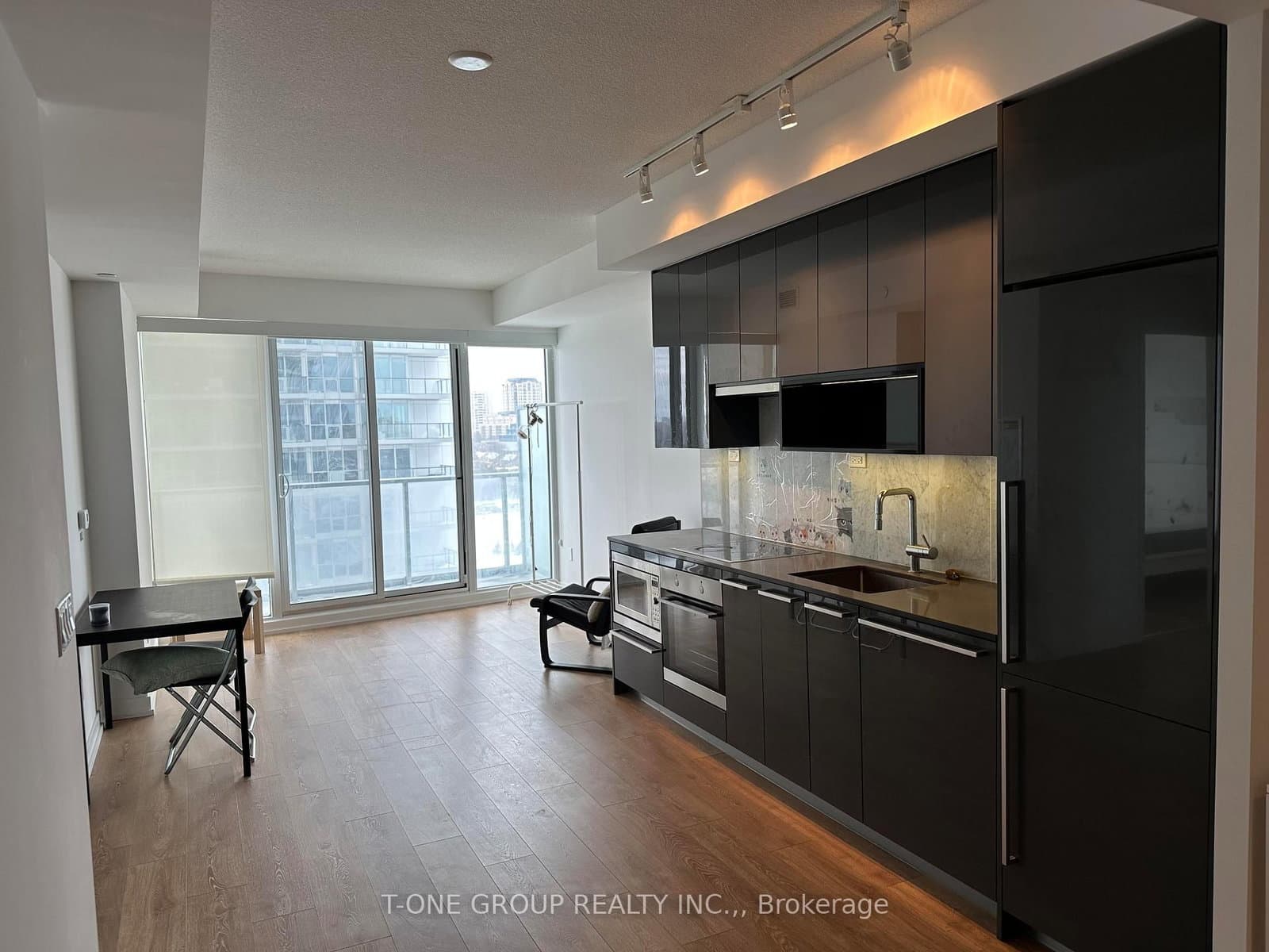 115 Mcmahon Drive, Unit 1501 thumbnail 3