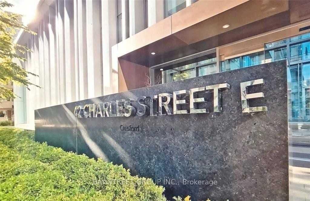 42 Charles Street E, Unit 1108 thumbnail 2