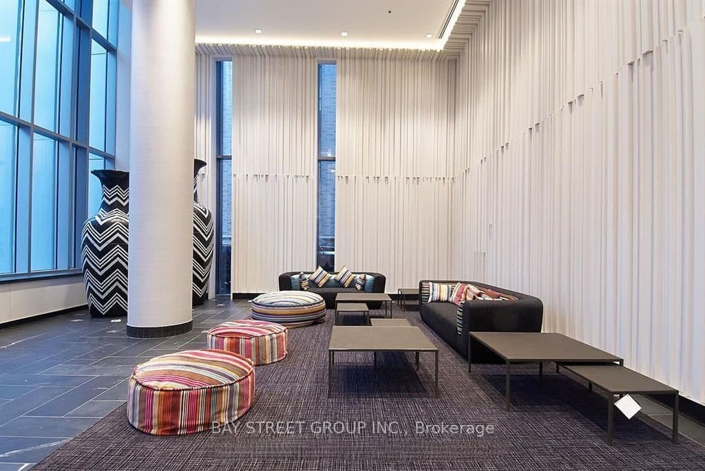 42 Charles Street E, Unit 1108 thumbnail 3
