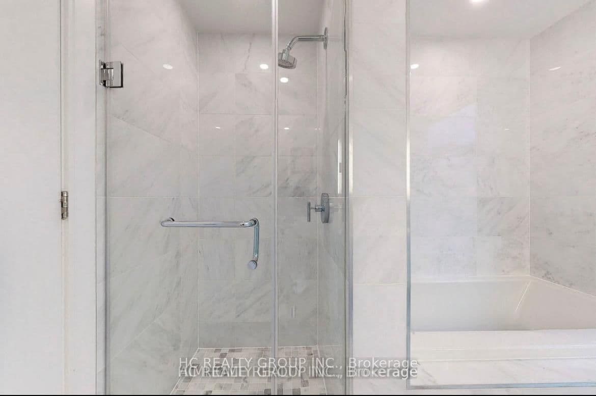 1 Gloucester Street, Unit 1816 thumbnail 12