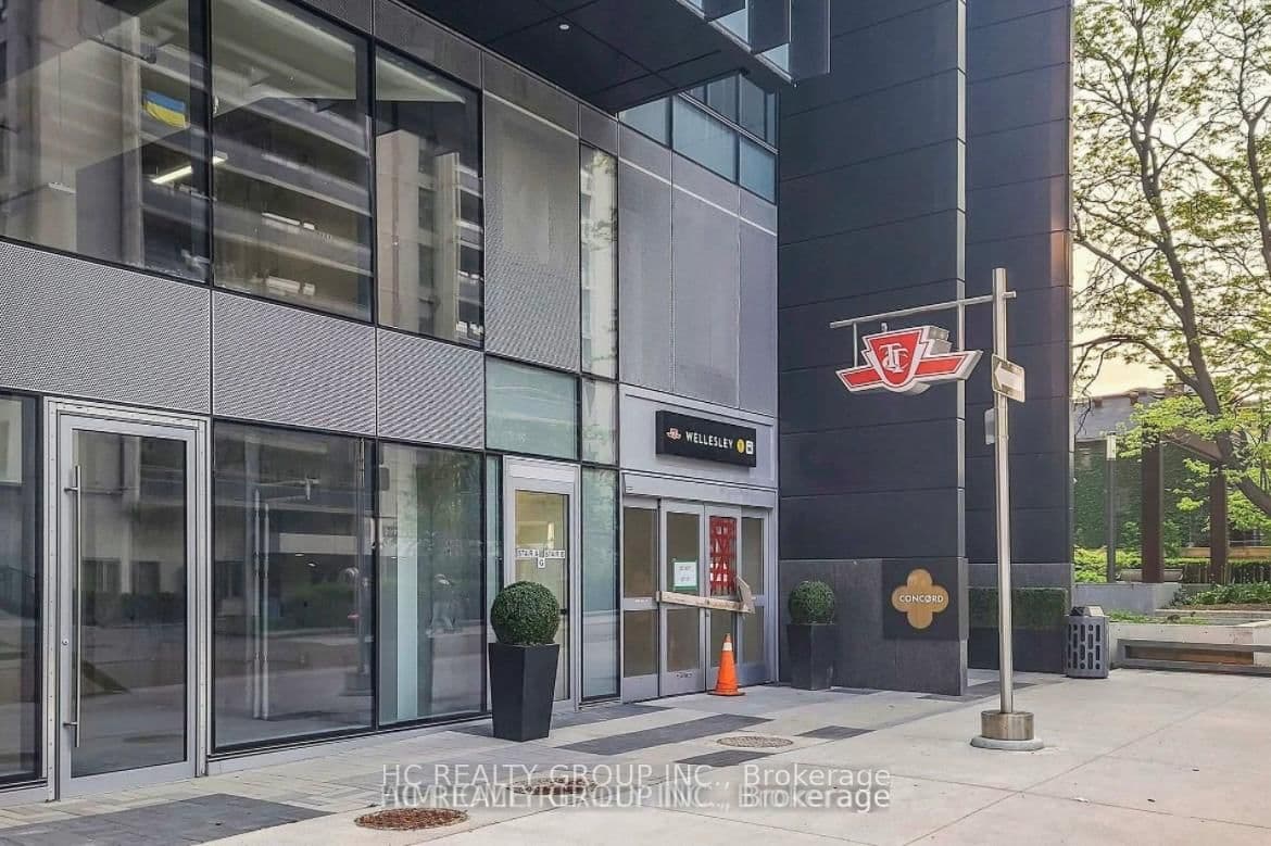 1 Gloucester Street, Unit 1816 thumbnail 3